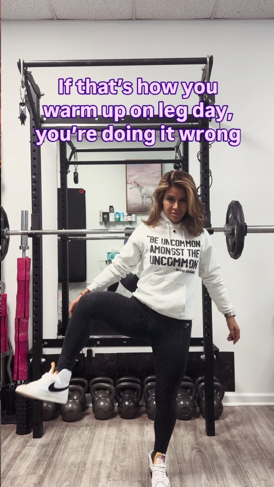 The secret to a perfect warm-up? It’s all in the hips. 💃 Check out how we do things differently here at @kfitboutiquegym Trust the process (and the playlist)
#GymHumor
#NYCfitness
#WorkoutFail
#FitnessMotivation