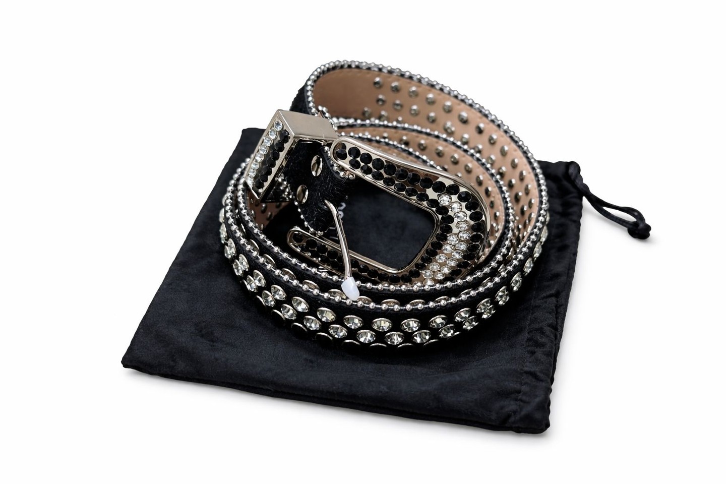 Shine brighter with this rhinestone-studded black belt + Western buckle ✨ Available in all sizes. Link in Bio #BlingBelt #WesternBuckle #StyleStatement #AroviaKart