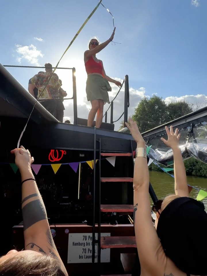 Good times on the water loading… can’t wait 🙌❤️🚢