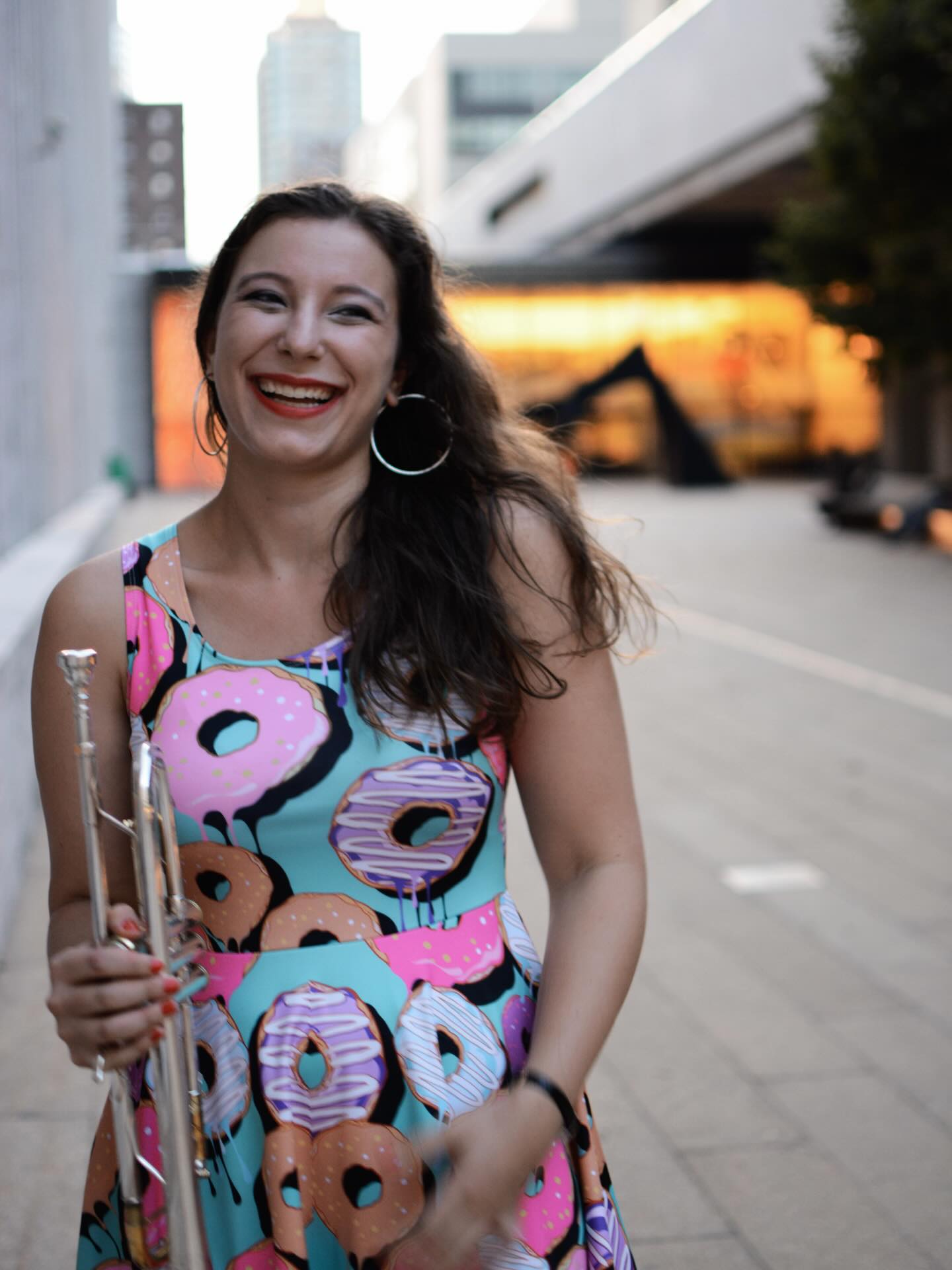 🎺 Fun little flashback to 2018 Kate 🍩 Someone praised my positivity yesterday and then I found this photo this morning and it feels like the right time to share it. Many people will try to dim your light but what’s meant for you will find you, from opportunities to people and more. And on that note, I hope I find a donut soon as it has been far too long! 💕
•
#flashbackfriday #purejoy #happyfriday #perspective #mindsetformusicians