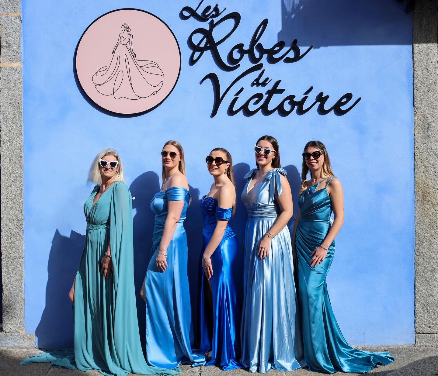 J’adore le bleu ! Pas vous ? 😍
Mais bon vous le saviez déjà vu la façade de la boutique 😜
Mariée, témoin, invitée de mariage 2026 il est encore temps de prendre votre rendez-vous !
Je vous attend au 138 rue Pasteur à Sallanches ❤️
📧lesrobesdevictoire@gmail.com
📞 06.30.85.50.57
📸 @c.ridez.photographe
#robedesoirée #robedemariée #mariage #amour #weeding