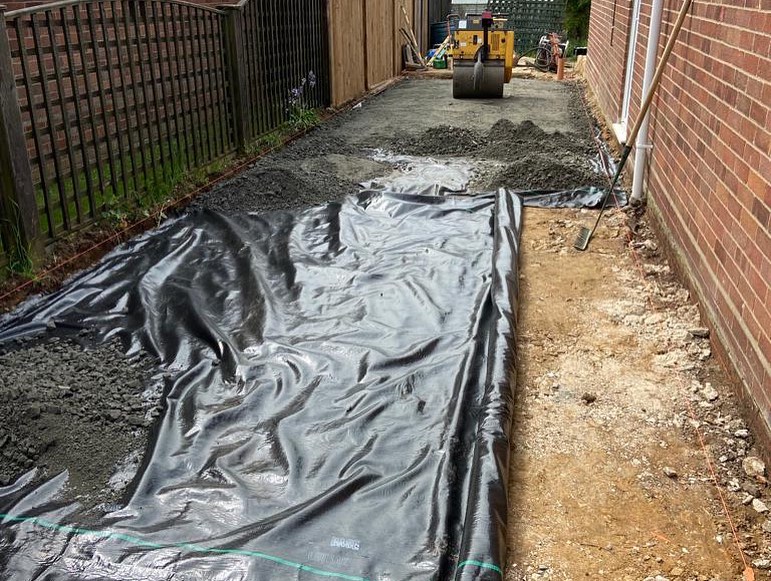 🌟 Swipe to See the Transformation! 🚗✨
🚗 When it comes to driveways, we believe in striking the perfect balance between functionality and aesthetics. And this project truly exemplifies that philosophy. The smooth, jet-black tarmac creates a sleek and modern look, while the grey chippings add a touch of elegance and texture. It's a match made in heaven! 💎💫
#StunningTarmacDriveway #GreyChippingsAndCharcoalBlockEdge #ElevateYourCurbAppeal #TarmacDrivewayNorwich #DeebaSurfacingAndLandscaping #NorwichDriveways