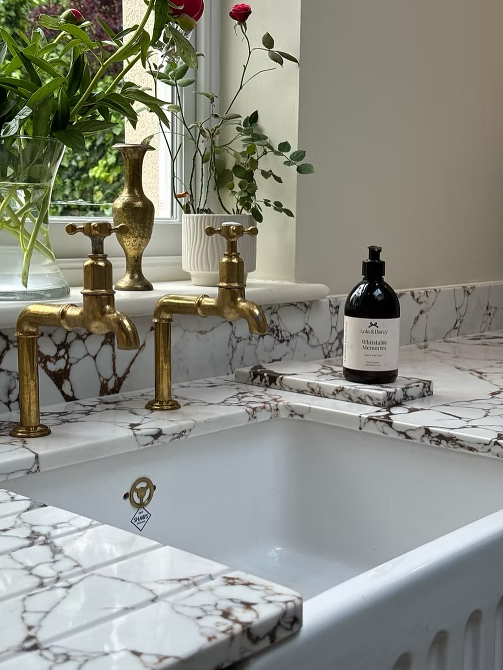 Can you believe this is a quartz? 😍
We often get asked what the best alternatives to marble worktops are. For something often more affordable and durable, we’d recommend quartz.
This particular stone is our Arabescato Violet quartz - a firm favourite of ours. The detail of the veining is incredible. Could this be the stone for you? Get in touch 👋🏼
#quartz #quartzworktops #stoneworktops #hertfordshire #bishopsstortford