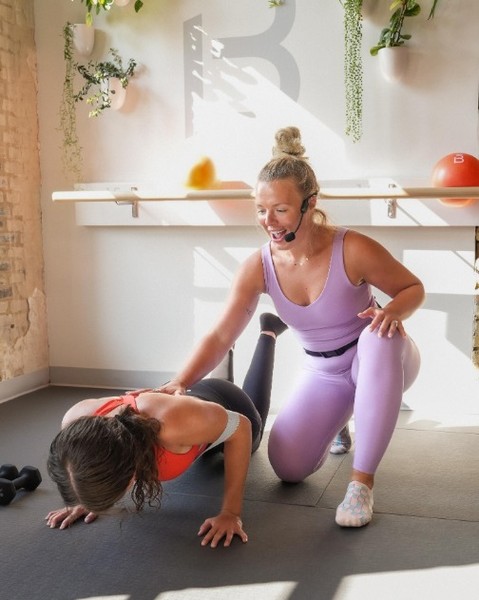 Theme of the day: Sunday 👏 reset 👏
Whether you need a relaxing morning or to simply get your body moving, the Historic Third Ward has all you need to get in the right headspace for the week ahead 💐
Put your whole body into it: @barre3milwaukee has a little something for everyone with their myriad classes including their signature class, strength, cardio, or mindful flow. Plus, your first class is FREE! 💪
Breathe in the Good with Aromatherapy Massage: An excellent massage isn’t just about stretching muscles. Amazing aromas slow down the mind and heart, culling you into relaxation. @goodlandmassage’s Aromatherapy Massage folds in custom-selected essential oils just for you 💆
Take a little off the top: Ready for a new spring style? Stylists at Salon Amroze will give you that refreshed cut with their personalized expertise on the corner of Chicago and Jackson streets ✂️
Play with Pilates: New to practicing pilates? Small-group classes at Flying Squirrel Pilates will get you primed and toned, whether you’re using a reformer, mat, chair, springboard or spine corrector 🐿️
Spring into Wellness to reset and find new ways to recharge — all while experiencing mindfulness and relaxation. Visit our page daily through March 26 as we highlight 30 amazing wellness-focused businesses, all within the Historic Third Ward!
📸: @barre3milwaukee (1), @goodlandmassage (2), @violet.stylist (3), @flying_squirrel_pilates (4)