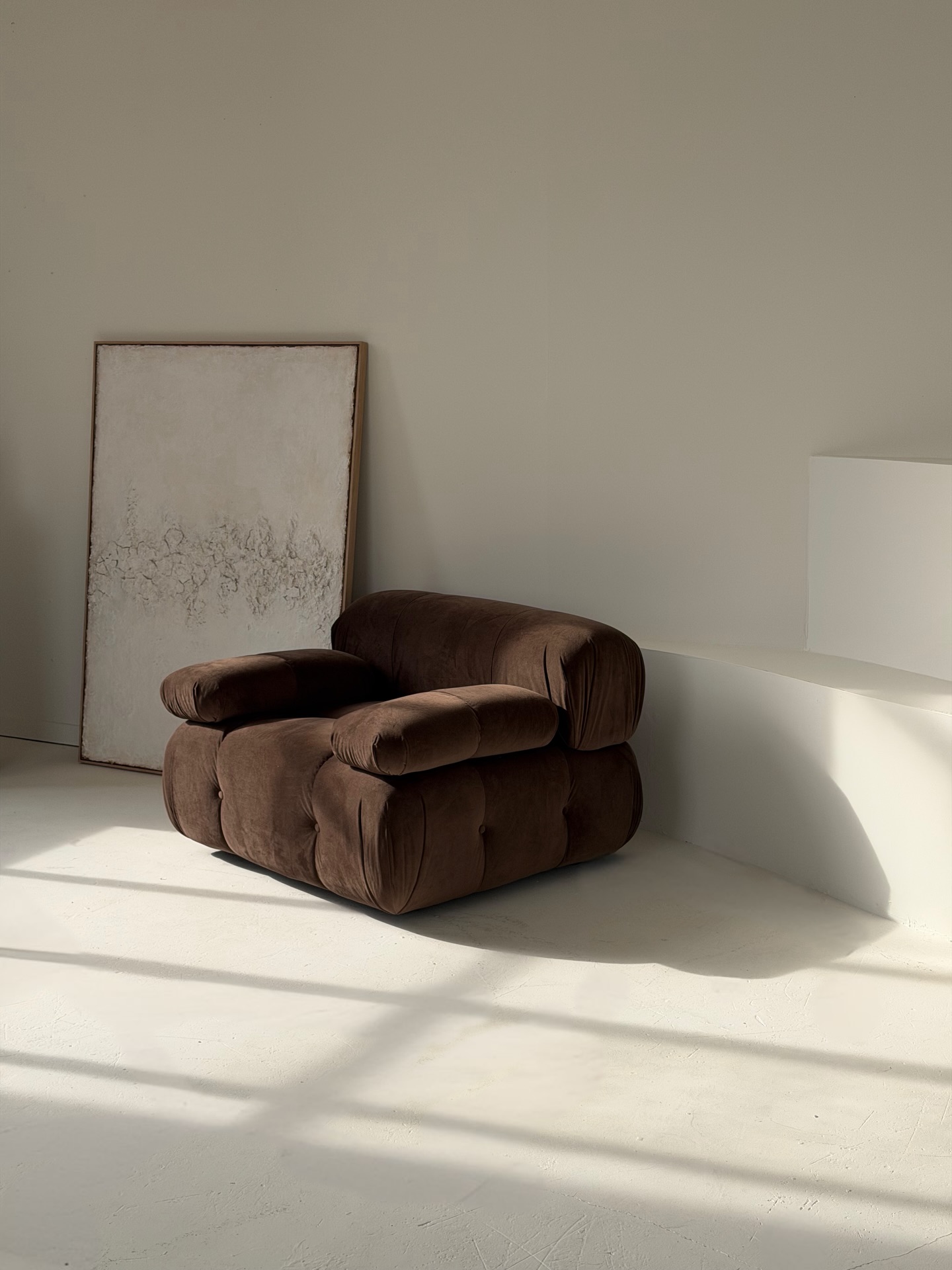 Simplicity in Studio Two ✨
We’ve loved having @stephclaireart feature her pieces in our space, adding texture, depth and unrefined creativity to your content 🤍