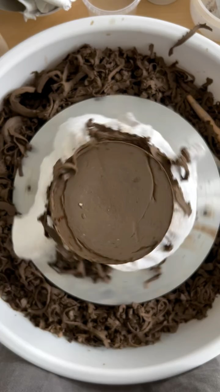 C L • A Y
Keramikstudio · Breathwork · ZEN•trierung
Willkommen im Keramikstudio für innere Zentrierung.
Töpfern. Atmen. Ankommen.
Workshops · Drehscheiben-Vermietung · Shop
Ein Ort für Ruhe, Balance und kreative Entfaltung in Hamburg Ottensen – abseits des Trubels, gelegen im ruhigen Innenhof eines alten Backsteingebäudes.
Mehr auf cl-ay.de
•
C L • A Y
Ceramics Studio · Breathwork · ZEN•tering
Welcome to the ceramic studio for inner centering.
Clay. Breath. Arrival.
Workshops · Wheel rental · Shop
A place for calm, balance, and creative unfolding in Hamburg Ottensen — away from the bustle, nestled in the quiet courtyard of an old brick building.
More at cl-ay.de
#Keramikstudio
#achtsamkeit
#töpfern
#KreativeAuszeit
#zentrierung