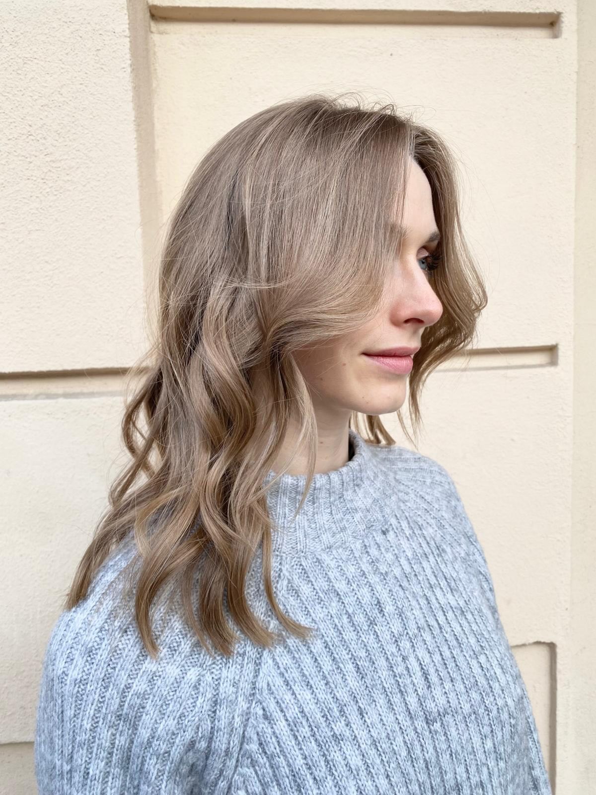 Endlich können wir Sonnenschein genießen!☀️
Hair cut + sun-kissed Balayage by Michelle.
#friseursalonberlin
#hairsalonberlinprenzlauerberg
#balayageberlin
#cmbykevinmurphy
#kevinmurphygermany