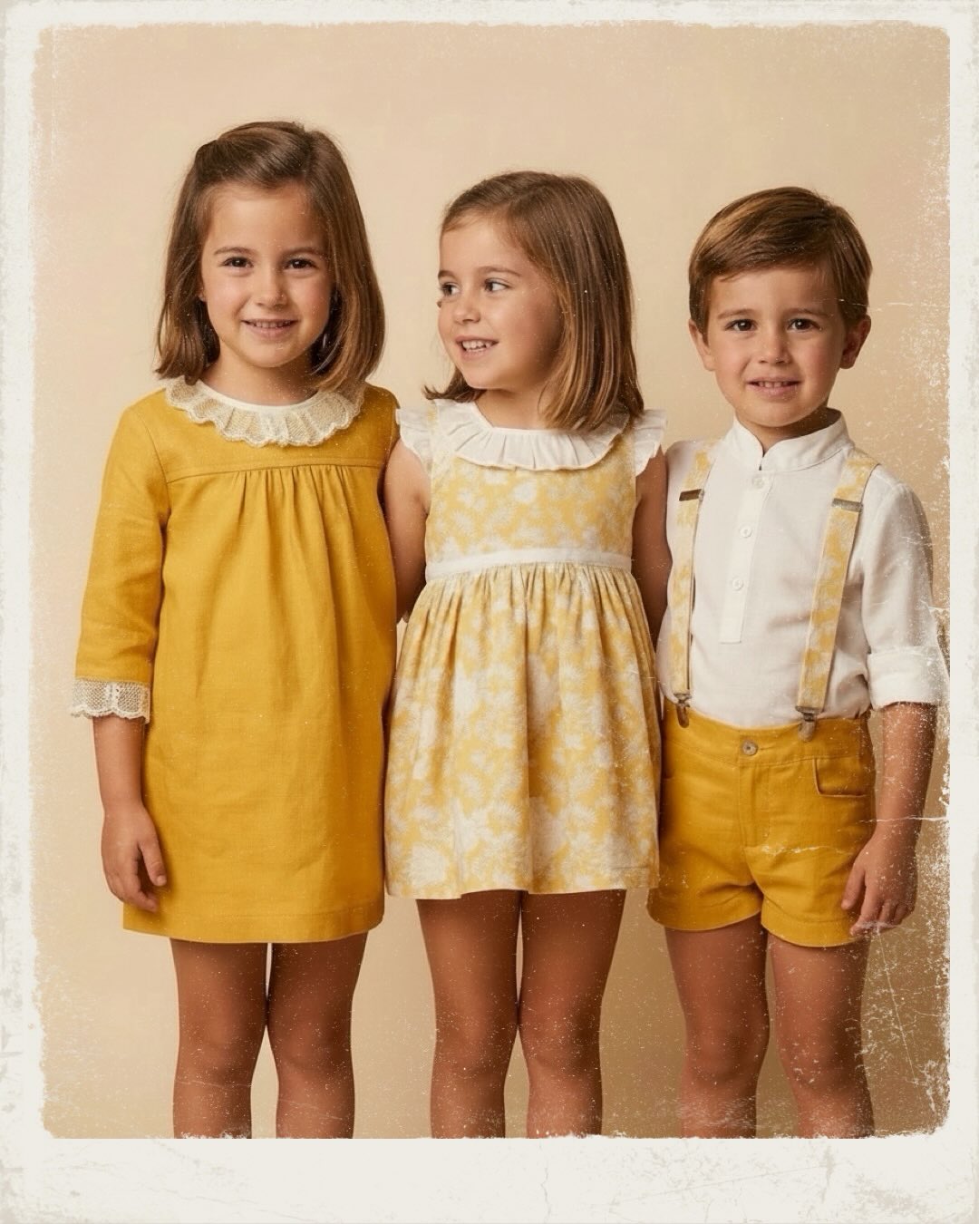 Estos son los modelos de niña Fabiola y Elisa. El niño va vestido con pantalón modelo Nacho, camisa modelo Juan y tirantes de tela estampados. Feliz domingo!! 💛💛💛