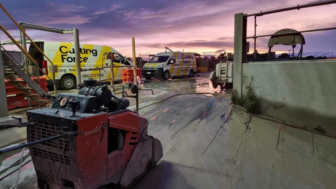 Some recent Roadsawing works.
#cuttingforce #cutting #tyrolit #hilti #australia #melbourne #gippsland #traralgon #coredrilling #cutting #grinding #concrete #scaning #flushcutting
#ringsawing #wiresawing #handsawing #roadsawing #generator #furphy #site #constructionmaison