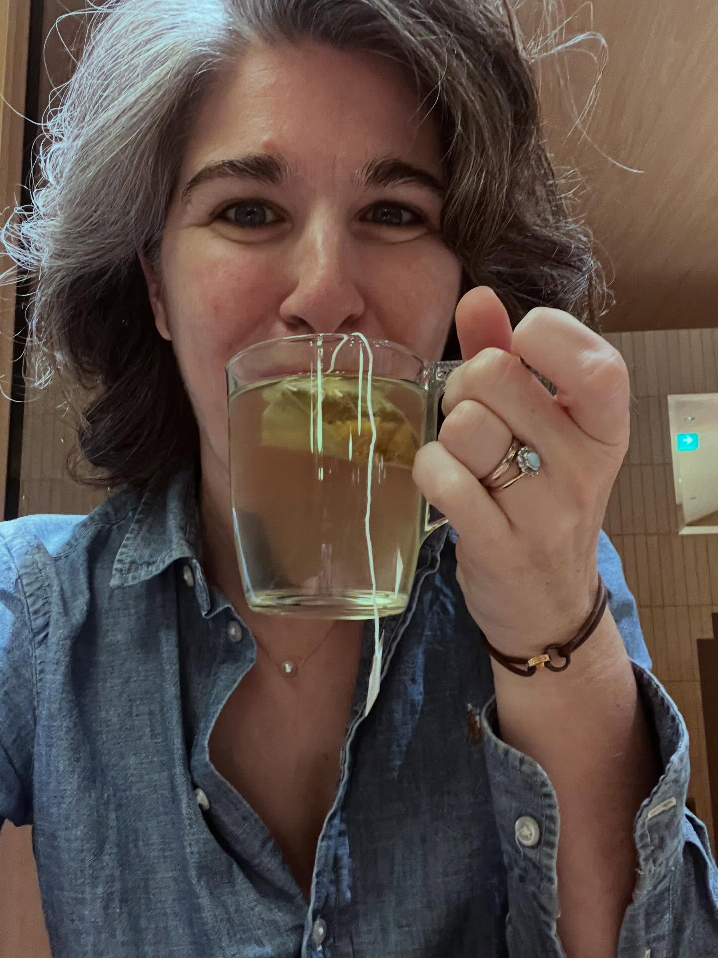 It’s a matinee here today @concertgebouw in Amsterdam! Early start (see photo 😂), but worth it for this sublime music! What a week of beautiful music making we have had, the depth of Peter Grimes gets me every time. It will be broadcast live on the radio as well, if you feel like some sea music for your Saturday afternoon! I’ll put the link below. 1pm Central Europe time 💕💕
https://www.npoklassiek.nl/concerten/a40297d1-e68d-4135-884f-e4242367e209/canellakis-dirigeert-peter-grimes-van-britten