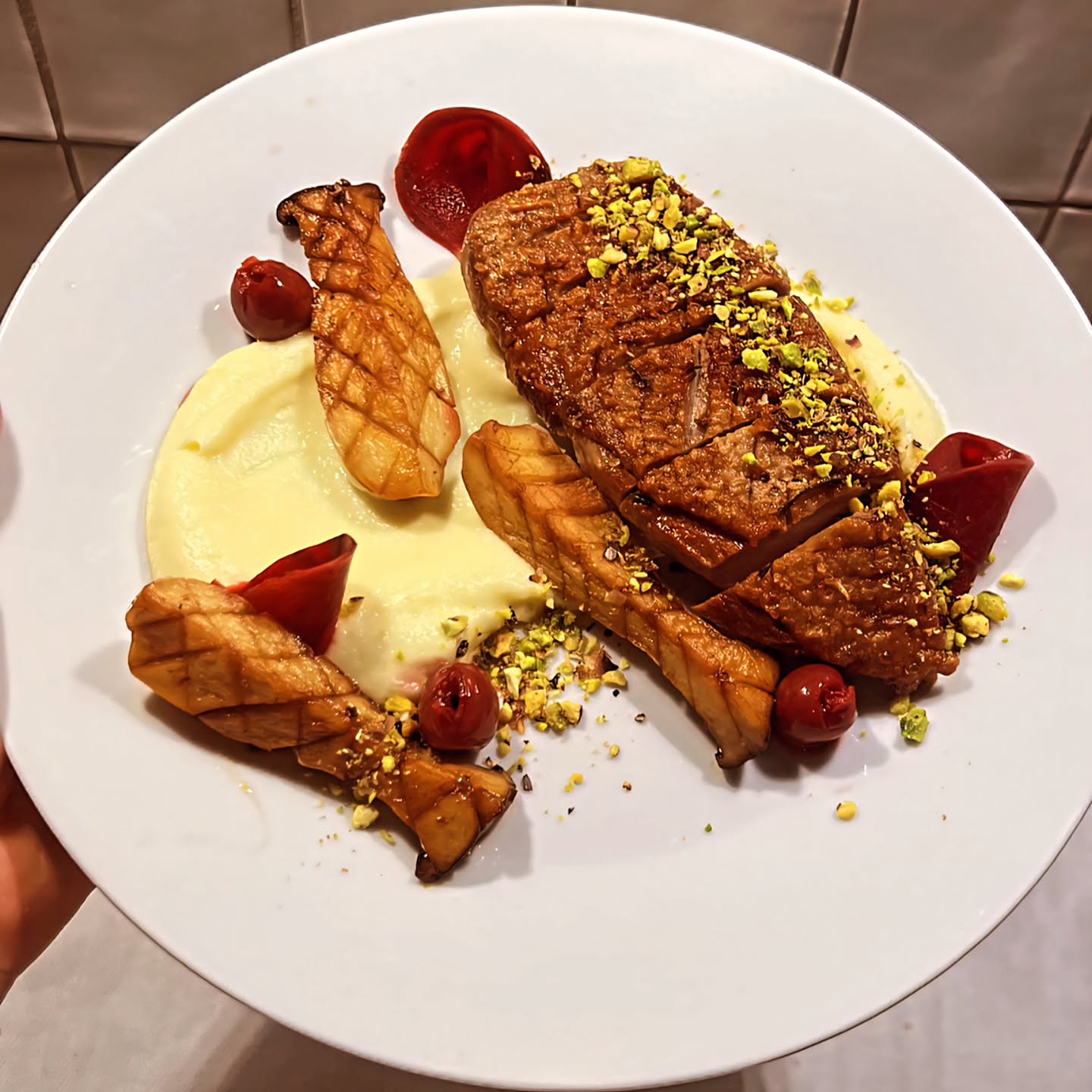 Ördek ve kremkaramel yapmış oğlum. Bu babaya meydan okumak ve orantısız güç kullanmak. İllaki bir misilleme gelecektir Dereözü'nden.