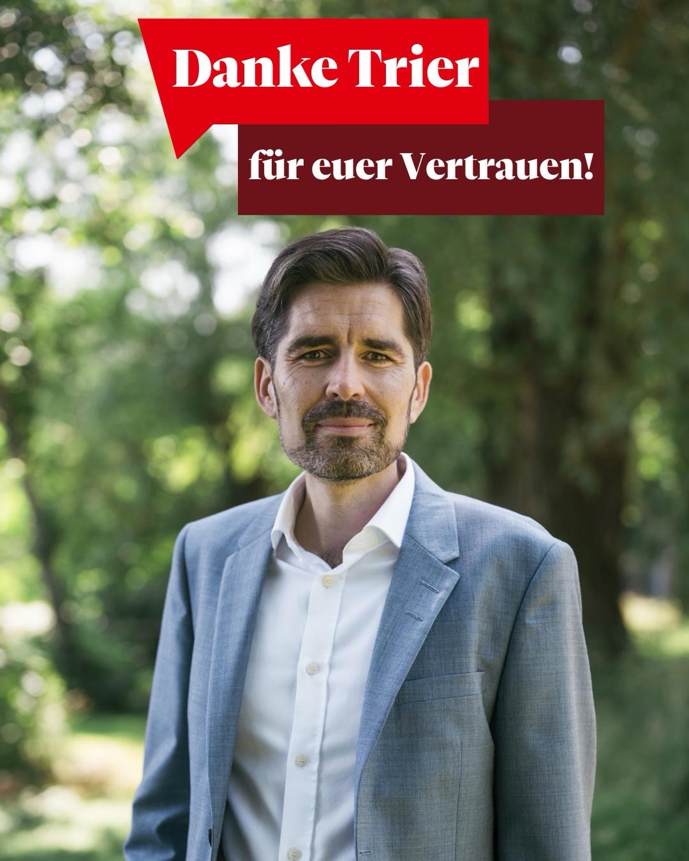 Ich ringe noch nach Worten.
Trier, ihr habt mir euer Vertrauen geschenkt. Ich habe das Direktmandat gewonnen – mit einem der stärksten SPD-Ergebnisse im ganzen Land. Und ehrlich: Das berührt mich zutiefst.
Ich denke an die unzähligen Gespräche an Haustüren, an Zweifel, an lange Tage und kurze Nächte. An all die Menschen, die mir ihre Geschichten erzählt haben – und an die, die mich getragen haben, wenn es schwer wurde. Dieser Sieg gehört euch.
Danke an jede einzelne Wählerin und jeden einzelnen Wähler. Danke an mein Team, an alle, die mit Herz, Mut und Überzeugung an meiner Seite standen. Ohne euch wäre das nicht möglich gewesen.
Und gleichzeitig spüre ich: Dieser Moment ist kein lauter Triumph. Denn nach 35 Jahren haben wir als Partei diese Wahl nicht gewonnen. Das tut weh. Und es erinnert mich daran, wie wichtig Demut ist – und der Wille, zuzuhören, besser zu werden, weiterzukämpfen.
Glückwunsch an die CDU.
Ich nehme dieses Mandat nicht als Auszeichnung, sondern als Auftrag. Für Trier. Für die Menschen hier. Mit Respekt, mit Dankbarkeit – und mit dem festen Versprechen, alles zu geben.
Heute bin ich einfach nur dankbar. Und bereit.
#sventeuber #trier #dankbar #demut #aufbruch