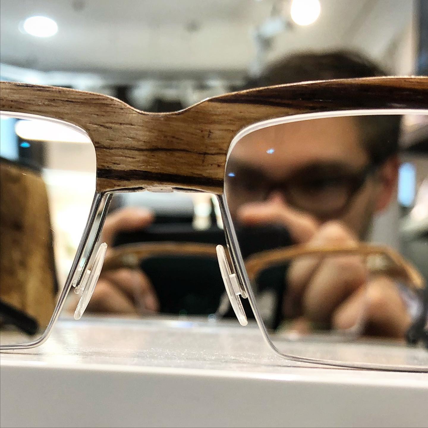 Modell „Colambo“
Aus #Glasfaserverstärkten Zebrano
#resininfusion #adneum #brillenstudiodunkel #woodglass #selbstgemacht #handwerkskunst