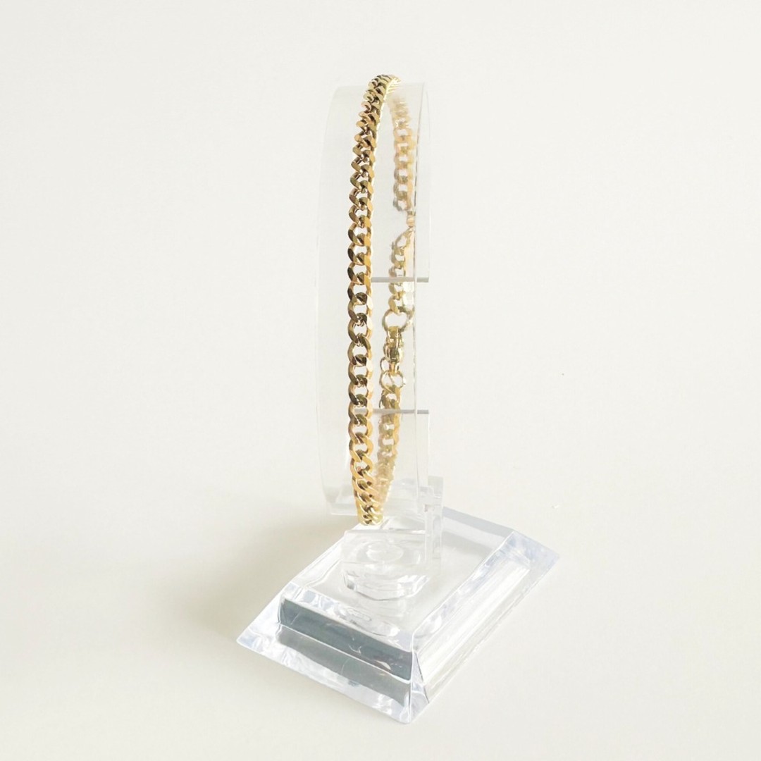 ✨La elegancia nunca pasa de moda, al igual que nuestro brazalete CUBAN de oro laminado 14k.
.
- Oro laminada de 14k.
- Hipoalérgico y con garantía.
- Waterproof