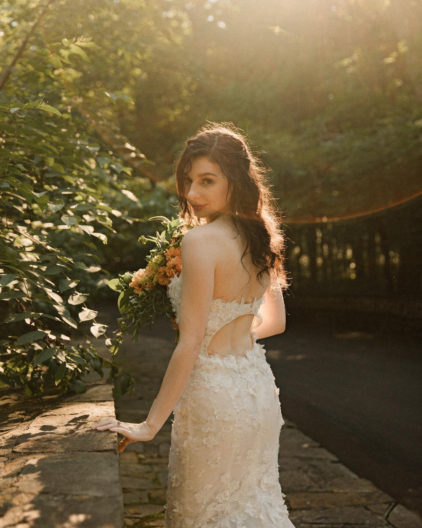 💐🤍
•
•
Makeup: @gabbby_palmer
•
•
Venue: @bowmanshillwildflowerpreserve
Photographer: @jenn.jpeg.photo
Host: @openaireaffairs
Tent & Rentals: @newtownpartyrental
Planning: @larueevents
Installations & Florals: @folkloreflorist
Linens: @newtownpartyrental & @nuagedesignsinc
Model: @kavips_hips
Hairstylist: @laurensabahair
•
•
•
#makeupartist #makeupartistsworldwide #bridalshoots #philadelphiamakeupartist #pamakeupartist #buckscountypa #buckscountymakeupartist