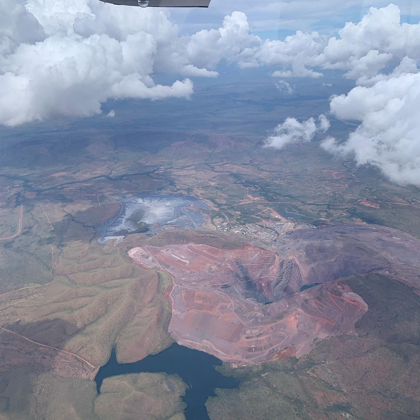 Afternoon approaches into Kununurra sure don’t disappoint 🌩⛰ #kununurra #lakeargyle #argylediamondmine #kimberly