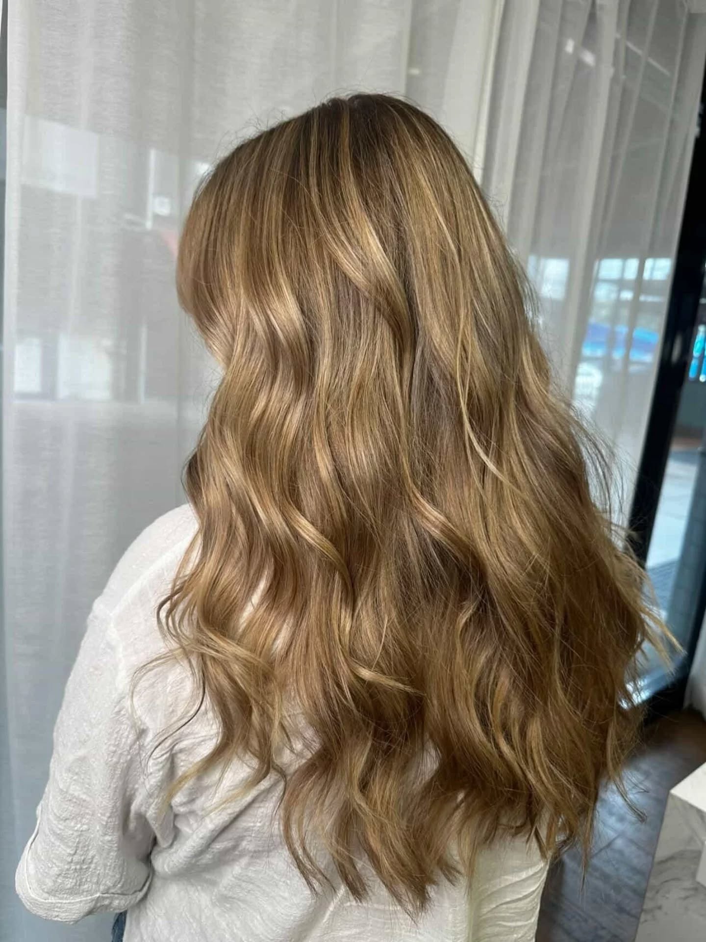 Golden tones, elevated taste
@dion_beautifyhairdesign
#beautifyhairdesign #blondehair #hairrefresh #victoriapointhairdresser #brisbanehair