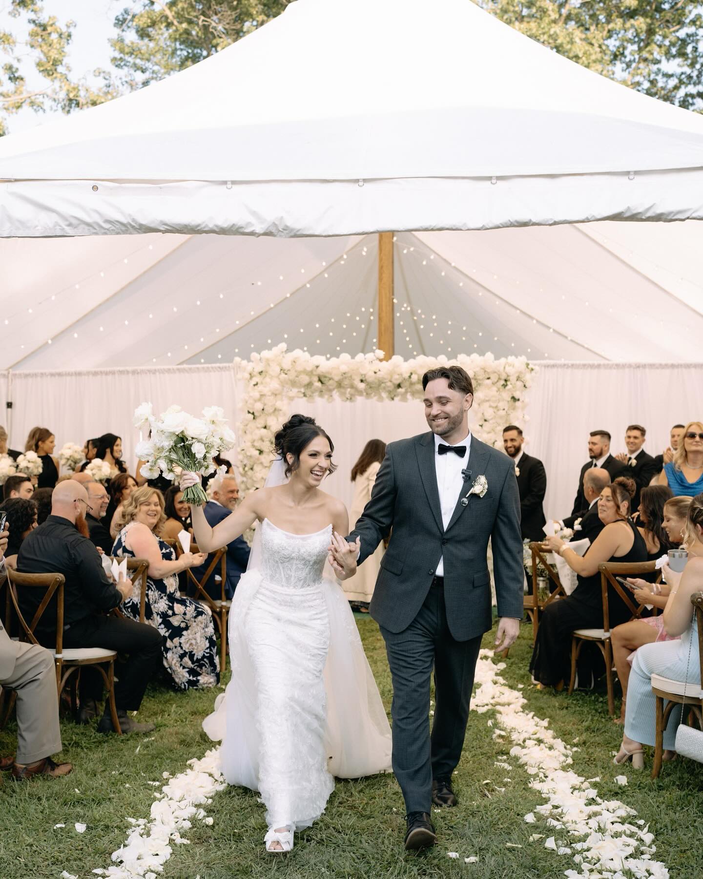on a dreamy saturday in august, we shared the love of gina & nick 🤍
@kevnruano
@magnifatentli
@sdpr_rentals
@wildflowertouch
@djtommystunes
@tarasilverman_hair
@makeupbymariel