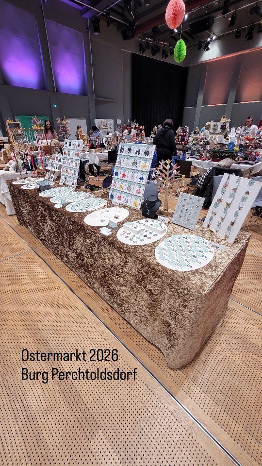 Hallo meine Lovelies, es geht wieder los. Wir sind heute ab 16:00 bis 19:00 am Ostermarkt auf der Burg Perchtoldsdorf zu finden. Wir freuen uns schon sehr über viel Besuch an unserem Stand. Wer es heute nicht schafft, keine Sorge, wir sind auch noch Samstag und Sonntag ab 10:00 bis 18:00 hier.
#handmade #ostermarkt #lovelyschmuck #lovely #schmuckliebe
