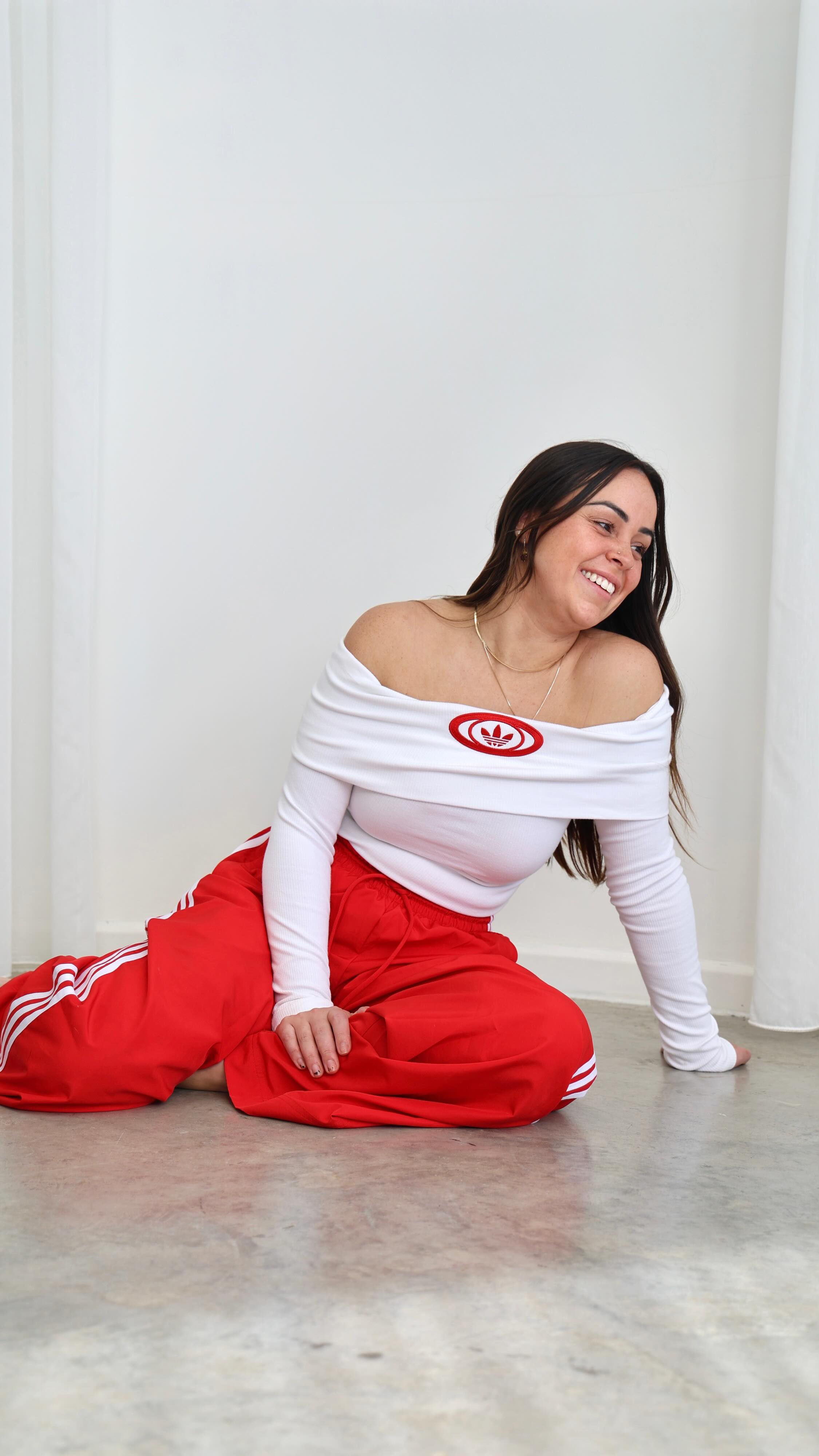 Dimensional tones and a finish that stays polished between visits ✨
Because luxury hair should never feel high-maintenance.