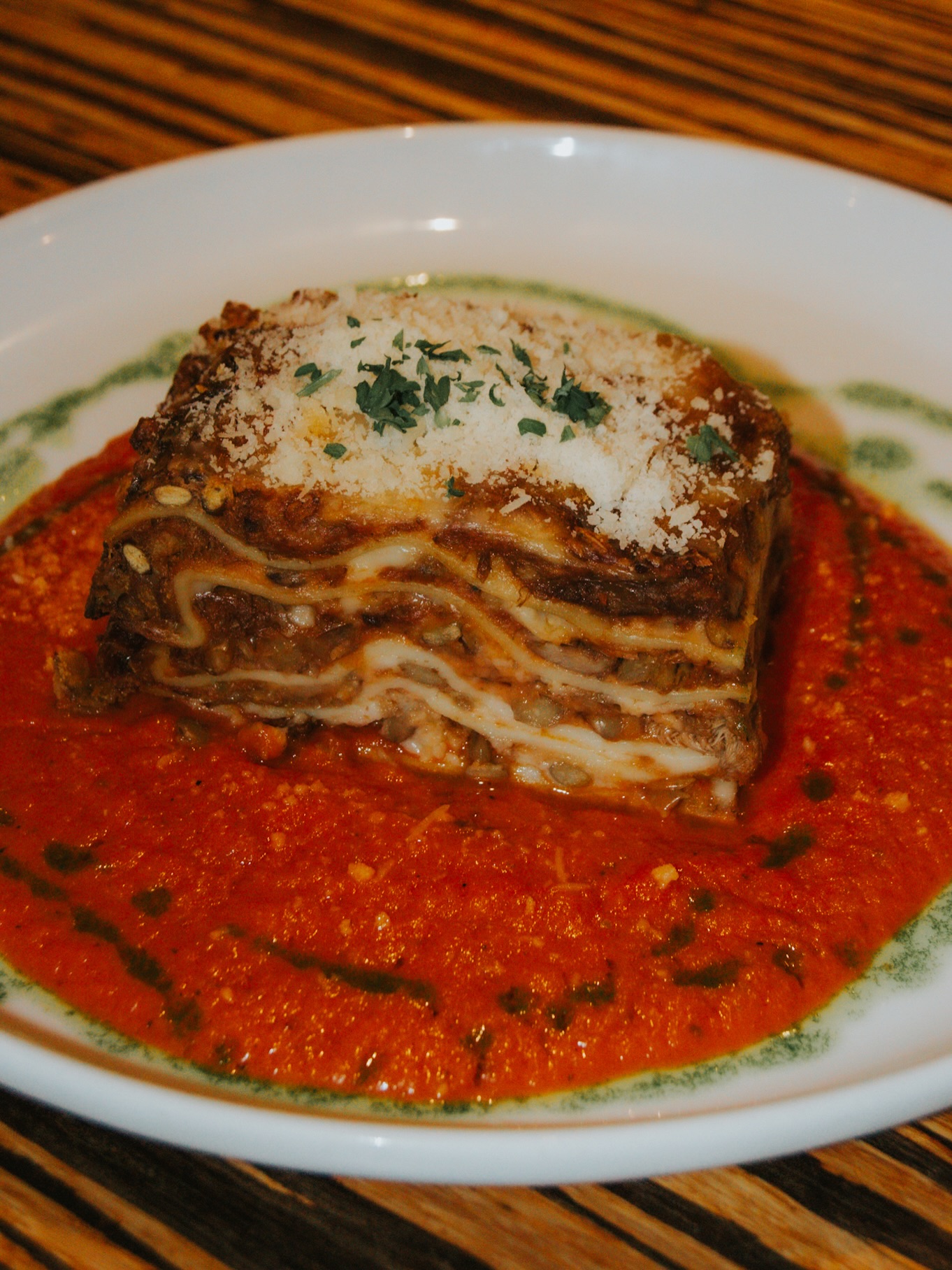 Dinner plans? ✅ Proof that lentils and mushrooms are the ultimate power couple. Sorry, we don't make the rules, we just make the lasagna. 😮💨
Lasagna Bolognese -
Layers of oven roasted pasta, lion's mushroom & lentil Bolognese, bechamel, and parmesan. Served with Marinara sauce. ✨