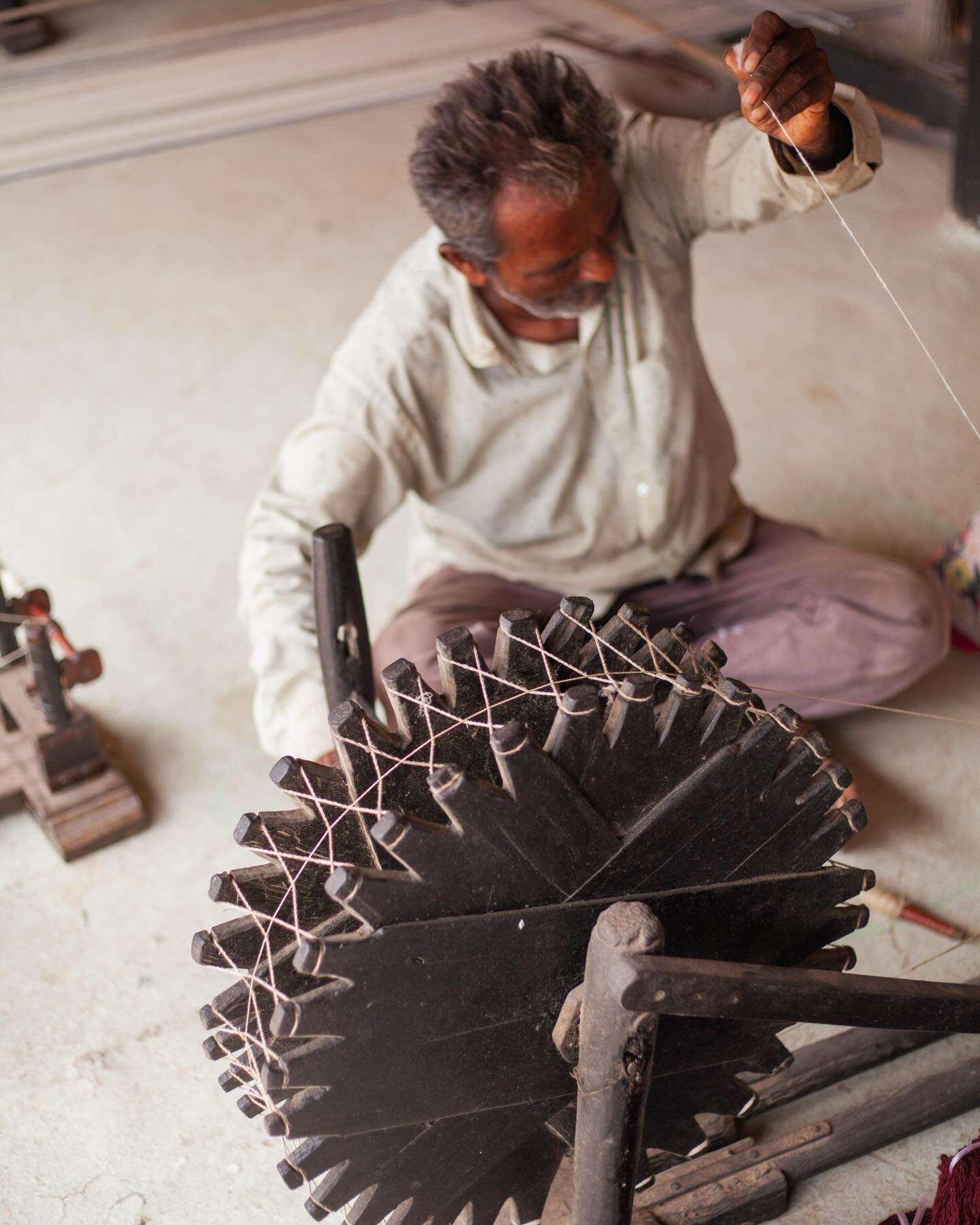 A lot of new faces here, welcome 💛
I’m so happy to share my love for India and its textile crafts with you.
I often share about block printing, but another favourite of mine is handwoven organic cotton.
Woven on traditional looms, using hand-spun yarn on spinning wheels, made from organic cotton.
I love the uneven textures, the earthy tones, the feeling of something truly made by hand ✨
You can find a wide selection of handwoven fabrics in store, along with many pieces crafted from these beautiful textiles ⭐️
📍Oudegracht 310, Utrecht
THAAMSZ.COM