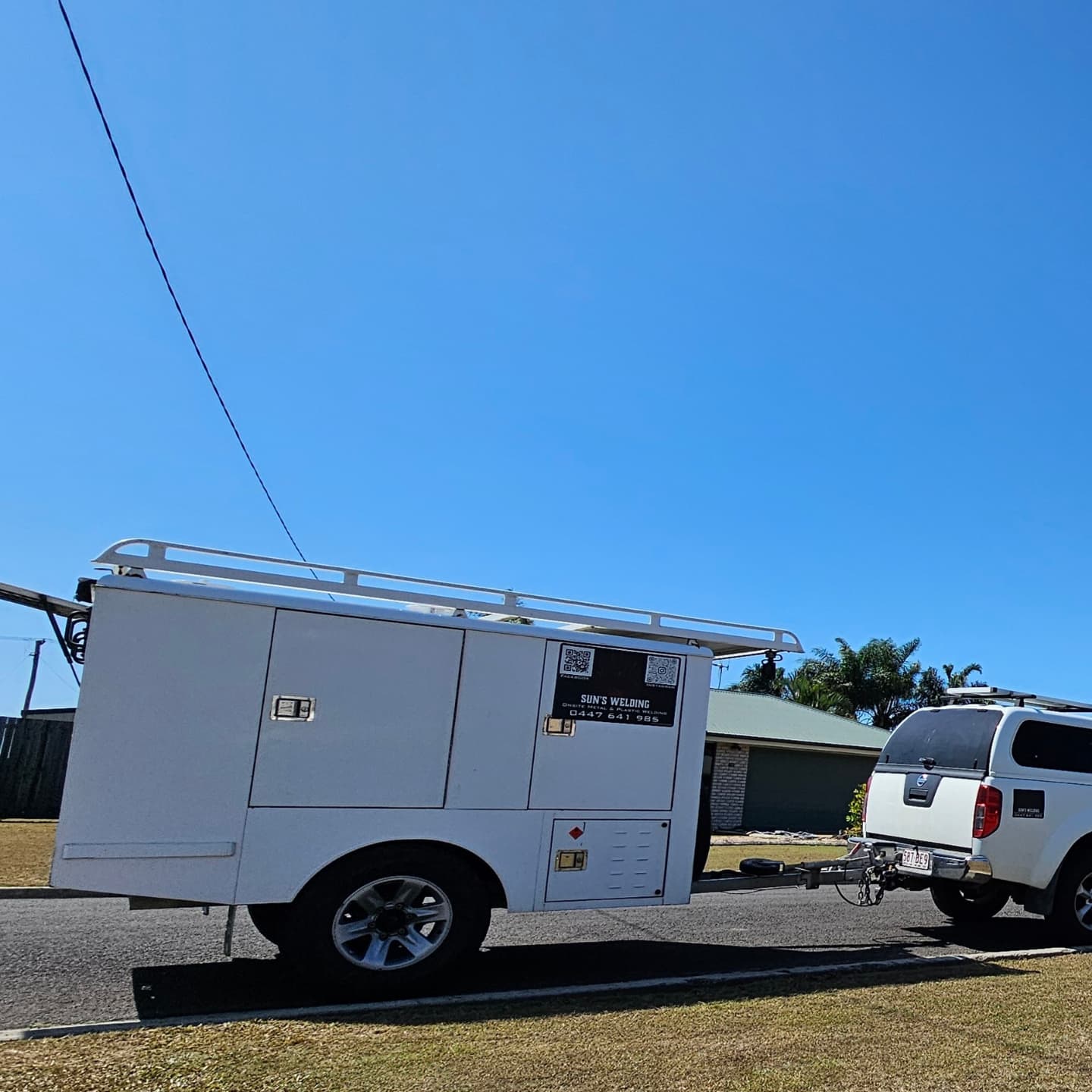 Installation of spray chines to a 5.99 Polycraft in Bundaberg today.
.
.
.
.
#sunswelding #widebay #Bundaberg #polyethylene #plasticwelding #mobilewelder #onsite #polycraft #boating #boatinglifestyle #fishing