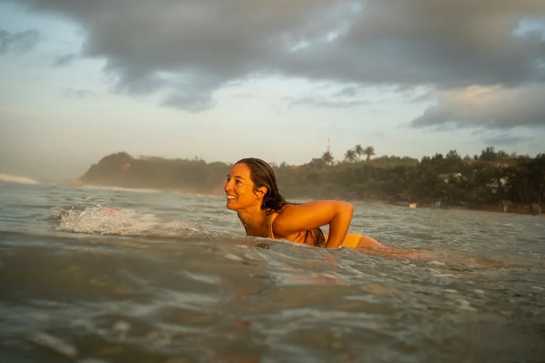Bye Winter ❄️ It has been an unusual one. Sharing yoga from the other side of the world, surfing tropical warm waves, getting inspired by the nature of the jungle and flowing under the palm trees 🌴 Now back home to keep sharing yoga from our small Galician paradise. Thanks @infinitysurfcamps for the good vibes 🙏🏼 and @heidi.nitsch for the good 📷
Adiós invierno ❄️ Este año ha sido un invierno diferente, compartiendo yoga desde la otra punta del mundo, surfeando olas tropicales, inspirándonos con la naturaleza de la selva y fluyendo bajo las palmeras 🌴 Ahora de vuelta a casa para seguir compartiendo yoga desde nuestro pequeño paraíso gallego. Gracias @infinitysurfcamps por El buen rollo 🙏🏼 @heidi.nitsch por Los Buenos recuerdos 📷
#casakukui #surf #yoga #travel #retreat