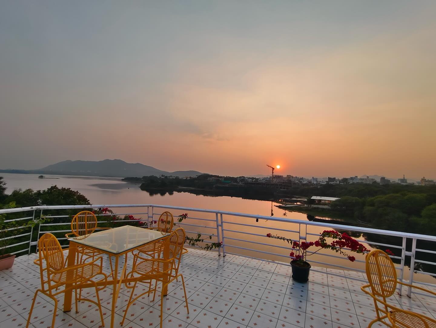 Sunset @hoteljaydurgalakeretreat