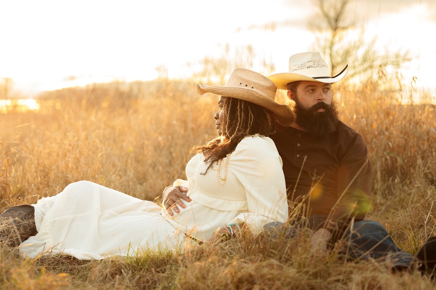 We were thrilled to take @mrs._mimi_boehlke and Al’s baby announcement photos! A little baby Boehlke coming this spring! 🌼 📸
#baby #babyannouncement #wisconsinphotographer #wiphotographer #milwaukee #cowboyphotography #milwaukeephotographer #couple #coupleshoot #babyphotoshoot #cowgirlstyle