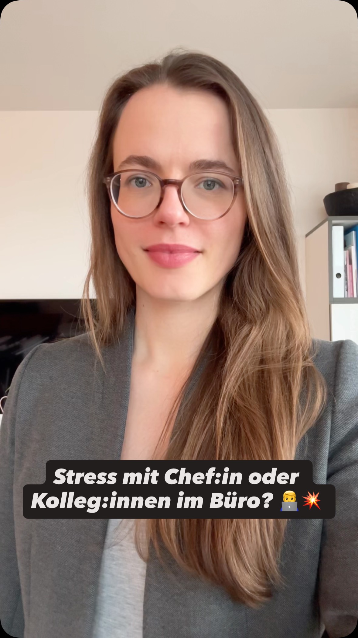 Du ärgerst Dich über Deine:n Chef:in oder eine:n Kolleg:in? 👨💻💥😒
Wie Du mit solchen Situationen am besten umgehst und Deine Position vertrittst, erzähle ich Dir in diesem kurzen Info-Video 🤝
📌 Wenn Dich interessiert, wie Du Deine Interessen am besten kommunizierst und wie Du mit Konflikten im Job souverän umgehst, folg mir gerne! Ich bin Mediatorin und Arbeitsrechtsexpertin & auf diesem Kanal dreht sich alles um erfolgreiche Kommunikation und Konfliktlösung in Job und Business 🤝
#onthejob #conflict #resolution konfliktelösen zusammenarbeiten