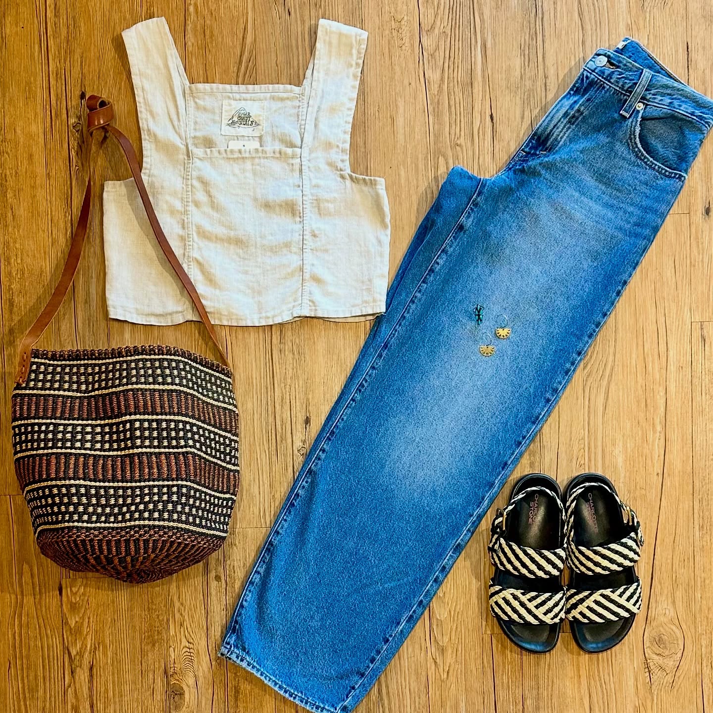 Swipe for jewelry closeup.
🌖🌗🌘🌑🌒🌓🌔
The details:
Sugar Candy Mountain linen crop top
sz S, $23
Levi’s Premium ‘Baggy Dad’ jeans
sz 26, $32
Charlotte Stone sandals sz 7, $40
Vintage sterling/turquoise ring, $30
Earrings, $18
Sisal basket bag, $42