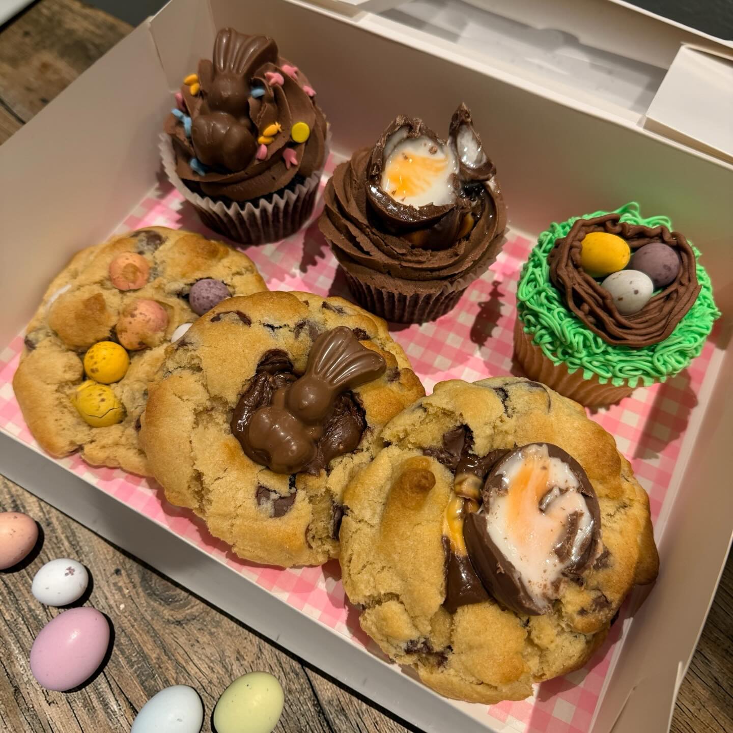 Easter has arrived 🐣
We haven’t got a Market Easter Sunday so your favourite boxes of 6 bakes are here for you to pre-order
3 options this year
🐣 The Cookie & Cupcake Box
3 Cupcakes Malteser bunny, Mini egg & Creme egg
3 Cookies Malteser bunny, Mini egg & Creme egg £18
🐣🐣 The Biscuit box
6 Iced Easter Biscuits £10
🐣🐣🐣 The Easter Mix
Mini Egg Brownie, Crème Egg Brownie, Crème Egg Scotch Egg, Crème Egg Cookie & Mini Egg Cookie £18
Collection will be Sat 4th am
£5 deposit on ordering
Biscuits are available for posting 🐣
#eastertreats #eastercookies #eastertreatbox