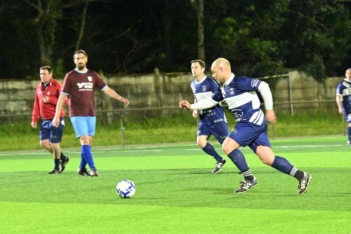 đž Des images de nos VĂ©tĂ©rans 2 đ”âȘ
MĂȘme si le rĂ©sultat nâest pas au rendez-vous avec une dĂ©faite 3-4 face Ă Portets, le groupe a livrĂ© un vrai match, engagĂ© et plein de dĂ©termination đȘ
Et surtout, ça fait plaisir de pouvoir enfin partager des photos de cette Ă©quipe đ
Merci Ă Jonathan Nouailles pour les clichĂ©s đ· @jonathannouaille
đž Album complet â Lien en bio
#FCG #Vétérans #EspritClub