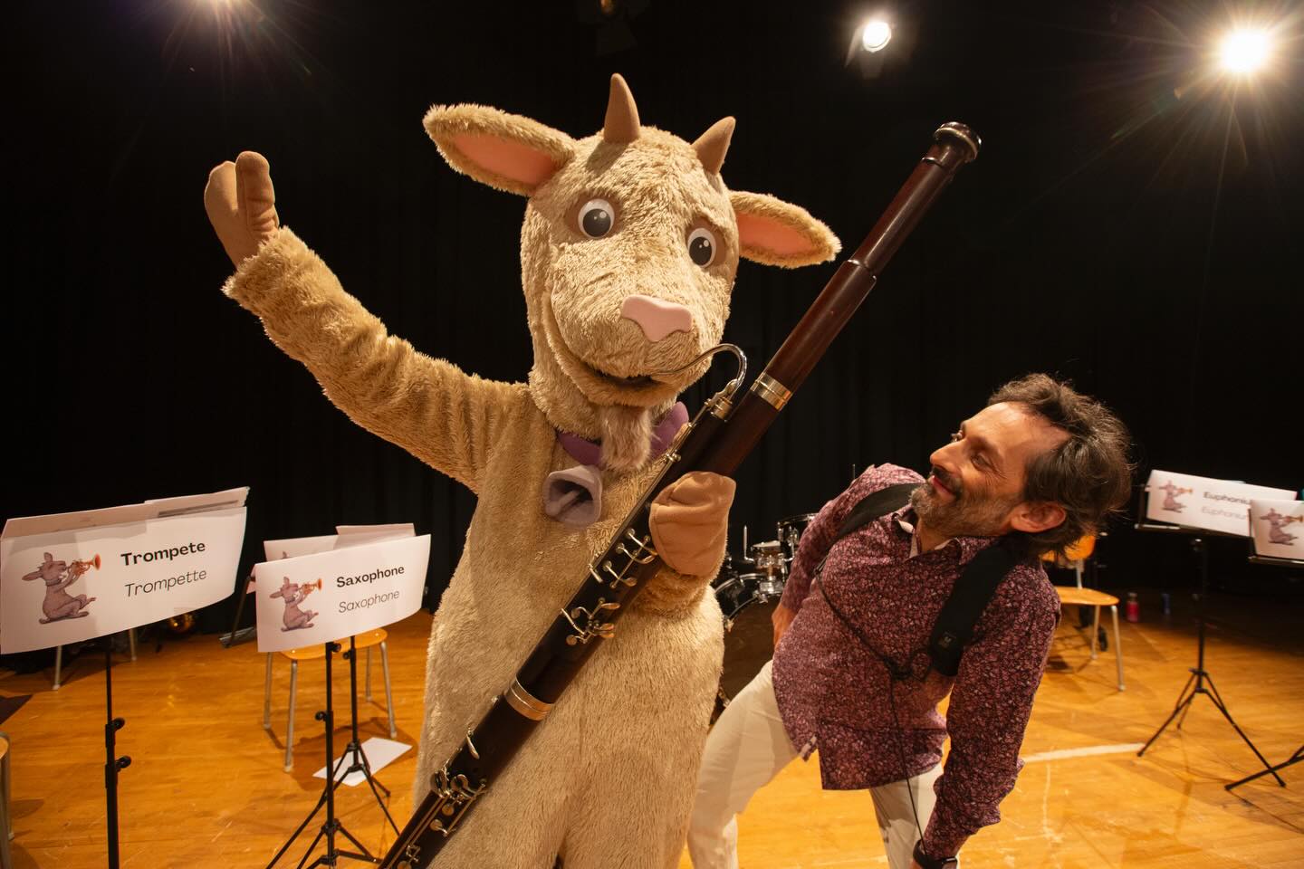 Wir wollten eigentlich ganz seriös sein…
…hat nicht lange gehalten. 🐐🎶
#Più #Gemeinschaft #Kinderkonzert #Musikverbindet #MusikErlebenFamilienkonzert