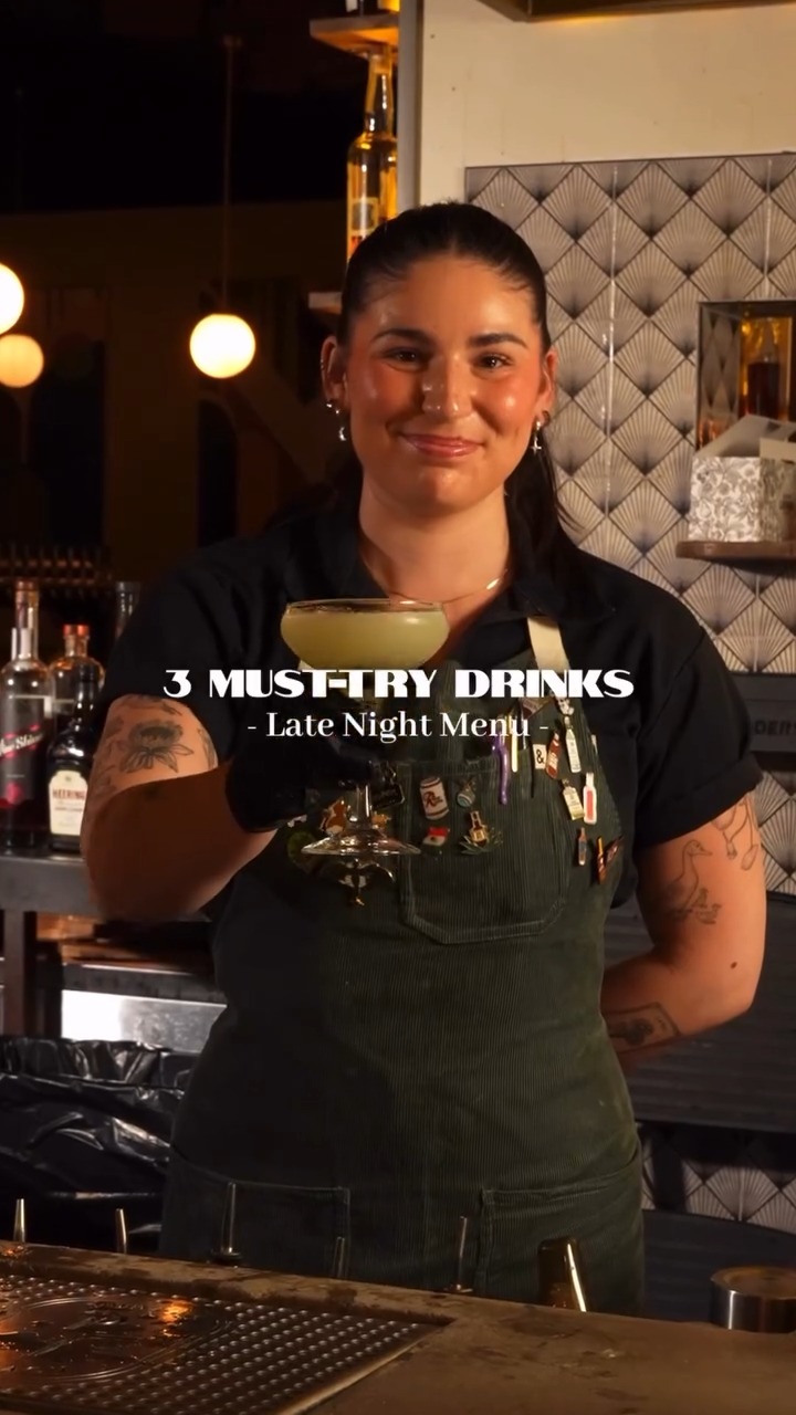 🌙✨ Night owls and cocktail lovers, this one’s for you! Every Friday and Saturday, 10–11:30 PM, it’s Late-Night Prohibition Hour at @public_legacy. Sip classics like Bee’s Knees, Martinez, and The Last Word.
Your weekend called… it wants a little mischief! 🍹💃
#StadiumPromenade #LetsEatOC #PublicLegacy #ProhibitionHour #CocktailTime