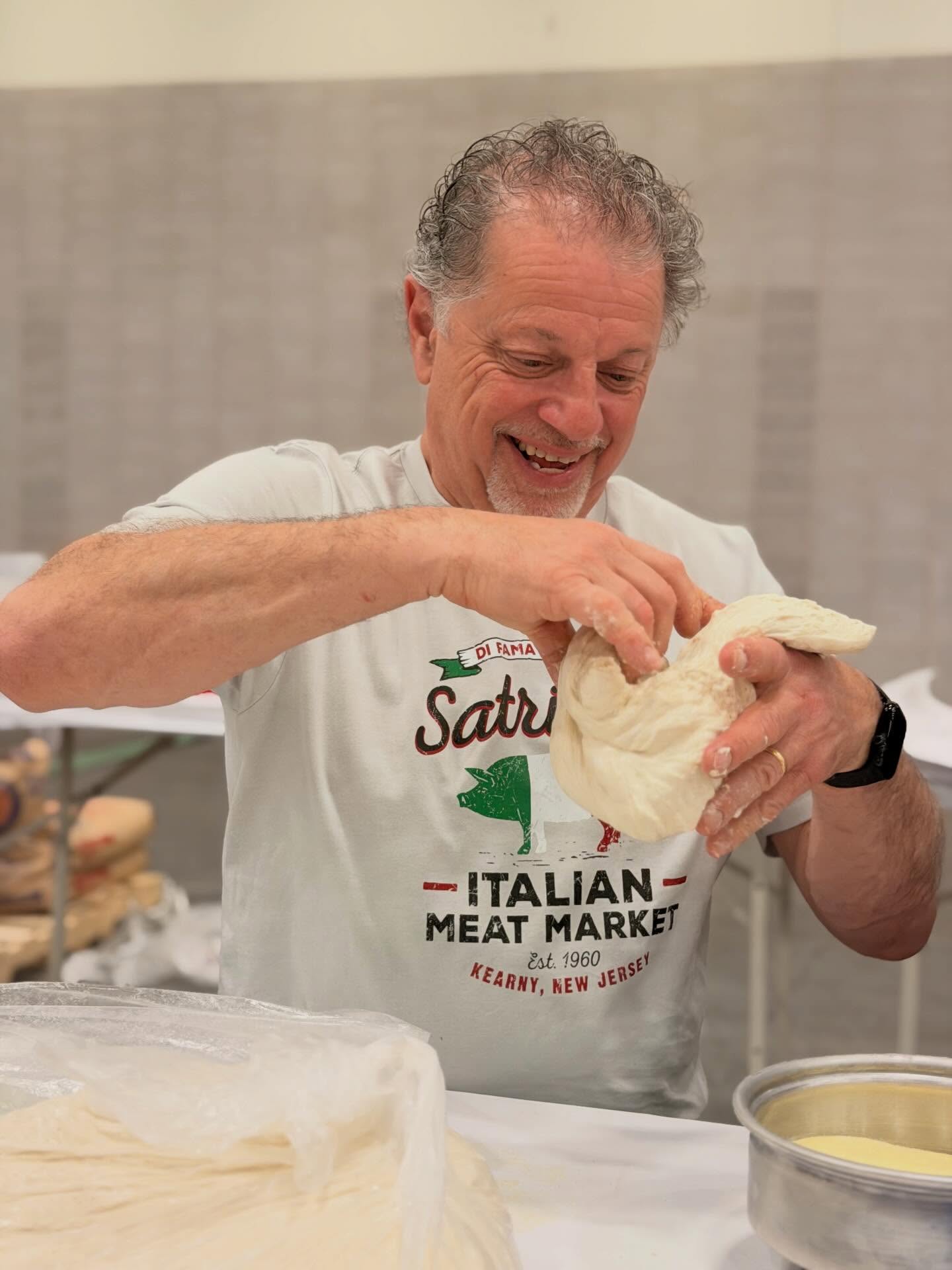 Paul, Carmie and Gia spent the day before Pizza Expo in Las Vegas, prepping dough and eating themselves full at Pizza Rock. 🎸 🍕
Stay tuned this week for new highlights from their trip and competition!