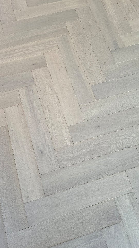 White Wash Herringbone Flooring 🤍
Part 1 of 4 custom new builds featuring our bespoke parquetry flooring installation.
Check out today’s progress 🔨
▫️Colour: White Wash
▫️Collection: 15mm Herringbone
▫️Timber Grade: AB Grade
▫️Board Size: 600mm x 120mm
▫️Install Method: Direct Glue Down
▫️Supply + Install: Imperial Flooring Australia
📍East Corrimal Beach
www.imperialflooringaustralia.com.au