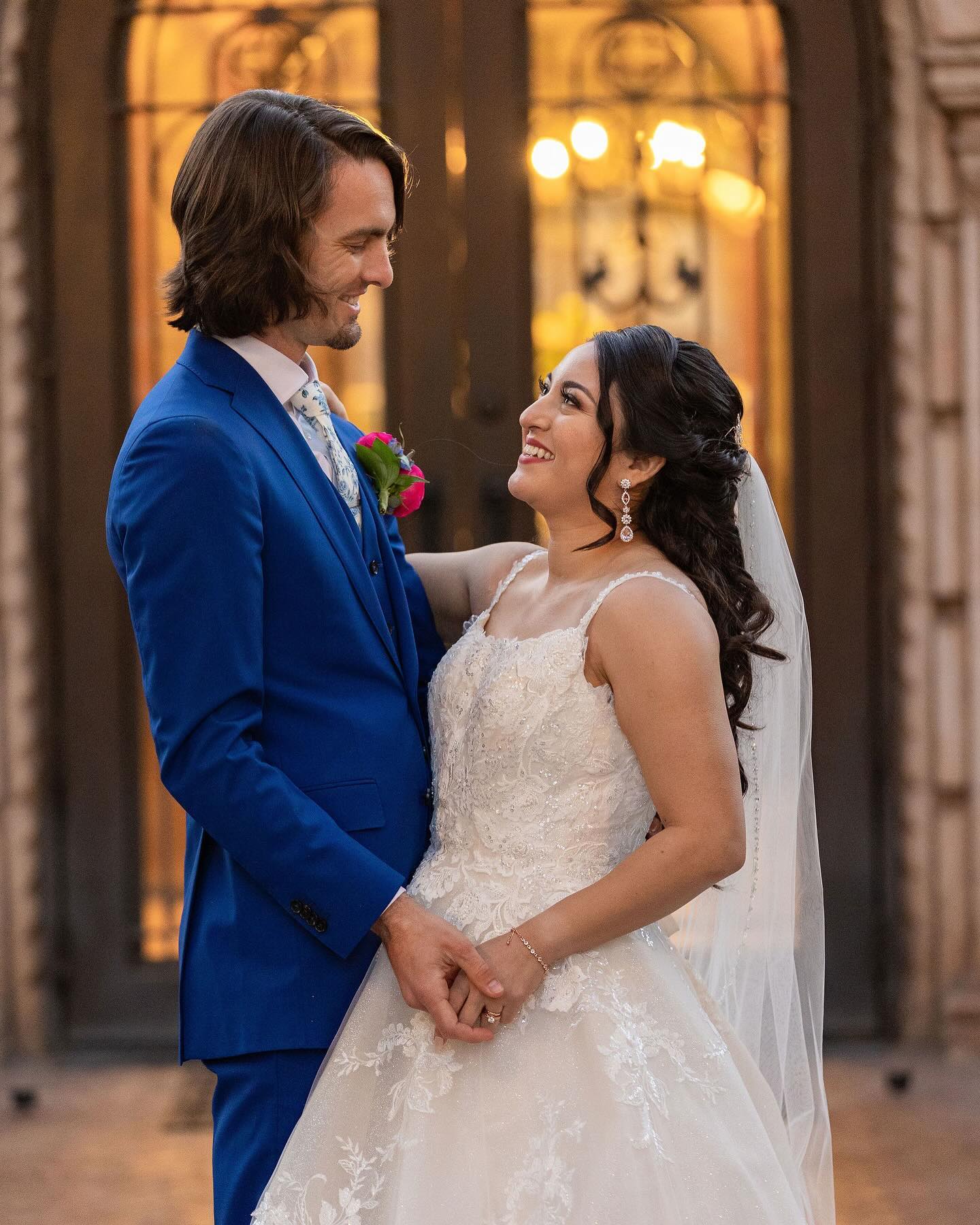 This gorgeous wedding gave me ultimate Beauty and the Beast vibes. Adam and Lilia had a really beautiful color palette, astonishing florals, and beautiful fairytale venue. Dreamy and classic details all around, but I can not get over Adam’s royal blue suit 💙 congratulations to them both on their beautiful day!
#azwedding #azbridetobe #azbride #phxbride #phxwedding #phoenixweddingphotographer #phoenixwedding #arizonaweddingphotographer #arizonawedding
