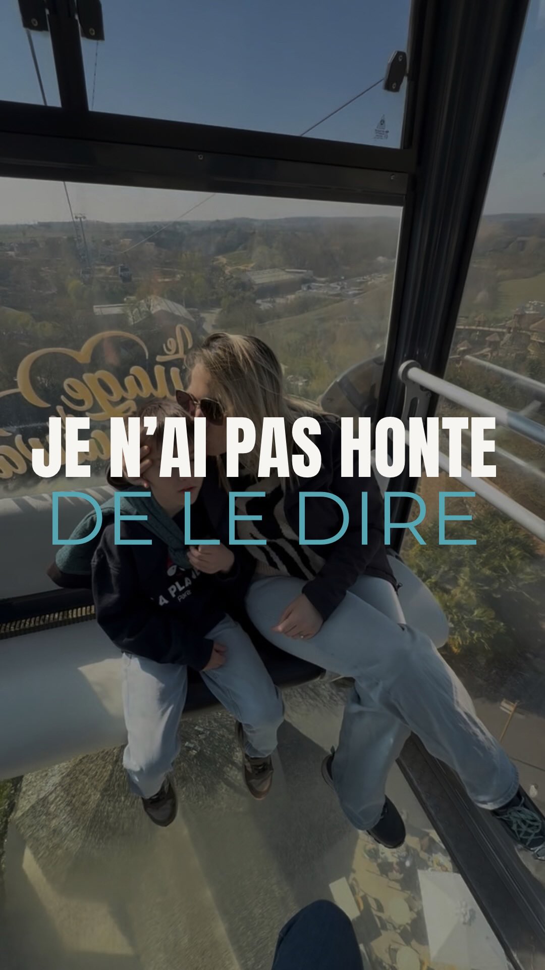 J’ai 36 ans, je suis coach en nutrition, maman de 4 enfants…
et je n’ai pas honte de dire que j’ai tout mal fait.
Oui, vraiment tout. Avant de me former et de comprendre enfin le corps feminin
J’ai cru que pour perdre du poids il fallait :
• manger le moins possible
• sauter des repas
• supprimer des aliments
• me frustrer
• compter chaque calorie
• me contrôler H24
• recommencer lundi… tous les lundis
• culpabiliser à chaque écart
• me dire que j’étais faible
• penser que c’était “dans ma tête”
Et tu sais quoi ?
👉 Plus je faisais ça…
plus mon corps résistait.
Ventre gonflé.
Compulsions incontrôlables.
Fatigue.
Prise de poids.
Perte de confiance.
Et surtout cette pensée qui revient :
“Pourquoi je n’y arrive pas alors que je fais tout bien ?”
⸻
Puis j’ai eu un déclic.
Un vrai.
👉 Le problème n’était pas moi.
👉 Le problème n’était pas mon assiette.
Le problème c’était que mon corps était :
• en stress permanent
• dérégulé hormonalement
• en inflammation
• bloqué en mode survie
Et dans cet état…
❌ tu ne perds pas de poids
❌ tu stockes
❌ tu luttes contre toi-même
⸻
Alors j’ai arrêté de lutter.
J’ai commencé à comprendre.
À réparer.
À travailler sur :
• mon cortisol
• mes hormones
• ma digestion
• mes émotions
• mon métabolisme
Et c’est là que tout a changé.
J’ai perdu 19kilos sans jamais les reprendre
👉 Mon corps s’est apaisé
👉 Les compulsions ont diminué
👉 Le ventre a dégonflé
👉 Et la perte de poids est devenue naturelle
⸻
C’est exactement ce que je te propose aujourd’hui.
Pas une énième méthode restrictive.
Mais une approche qui agit sur
les vrais blocages invisibles.
⸻
Si tu te reconnais dans tout ça… et que tu souhaites perdre du poids
Si tu fais attention mais que ton corps résiste…
Si tu en as marre de recommencer sans cesse…
👉 ce n’est pas un manque de volonté.
C’est ton corps qui a besoin d’être compris.
⸻
🌸 Commente BLOSSOM
je t’explique comment débloquer tout ça et enfin relancer la perte de poids.