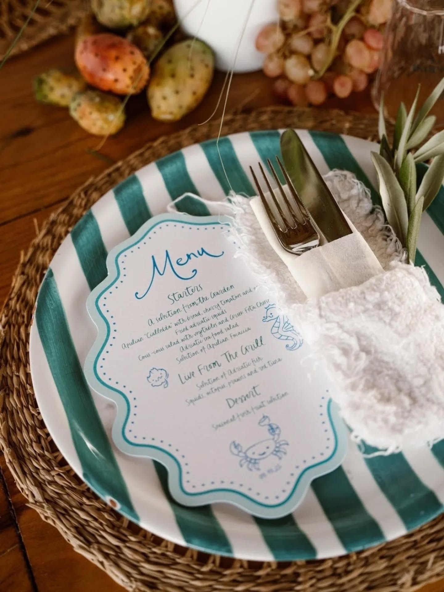 Alix + Ben’s Puglian beachside BBQ, the perfect post-wedding moment, because if there anything better than long, lazy lunches by the sea? 🐟🌊
Planner/Design: @roberta_cavaliere_dwp
Photographer: @queenofromancephoto
Florals: @flower_addicted_angelica
#PuglianWedding
#WeddingStationery