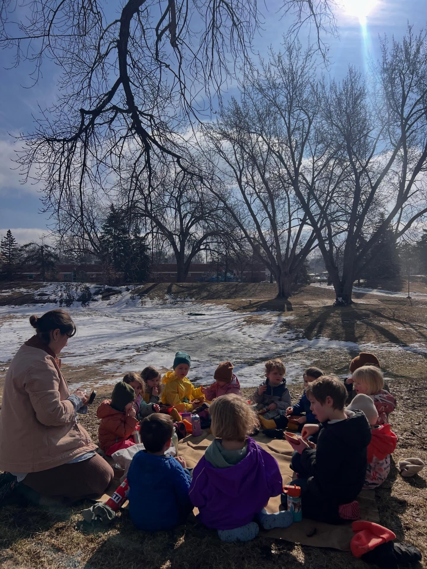 Spring is springing! Ode to the joy and energy and birdsong and mud! ☀️🩷
#naturepreschool #childhood #playoutside
