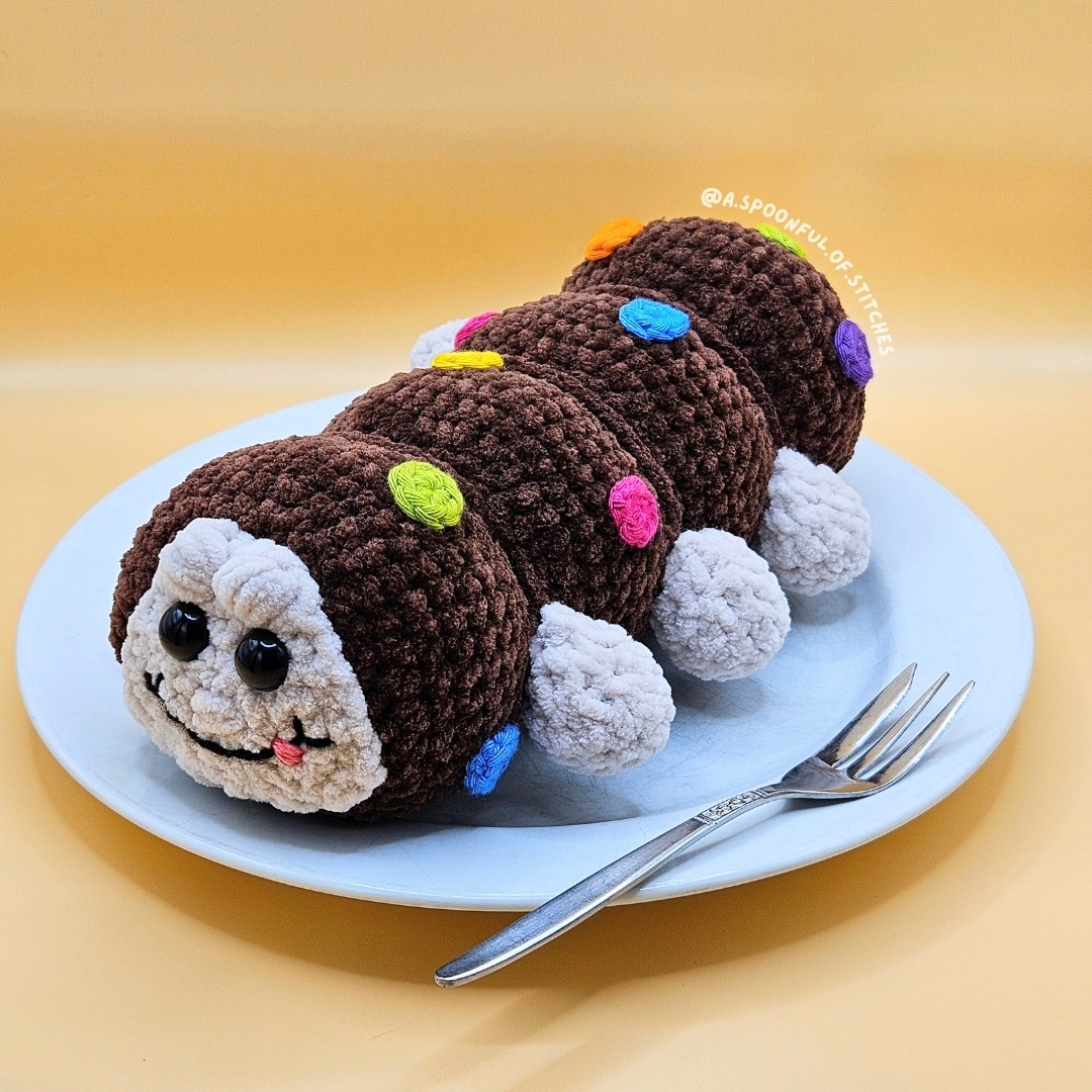 Colin? Cutherbet? Curly? Clyde? Cecil? Charlie? Connie?
... CATERPILLAR CAKE!! 🐛🍫🎂
I had the absolute pleasure of pattern testing this cutie Colin (the OG) Caterpillar for @lex_in_stitches ☺️ I rarely make things for myself these days, so it was lovely being able to make this childhood (and adulthood!) birthday party staple to join my plushie collection 🐛
I learnt some really cool techniques whilst making up Colin 🤓 and the pattern was so straightforward and easy to follow, so I 100% recommend grabbing Lex's fab pattern! She's also running a giveaway atm to win the pattern, so head over to her page for a chance to win 😁
Which name is YOUR caterpillar cake? 😉🐛🍫🎂
.
.
.
.
.
.
.
.
.
.
.
.
.
.
#crochet #crochetersofinstagram #crochetlover #crochetaddict #crochetlove #crocheter #crochetlife #crochetinspiration #amigurumi #crochetlover #amigurumicrochet #amigurumitoys #amigurumilove #amigurumipatterns #crochetplushie #crochetstuffies #yarnlovers #yarnaddict #yarnlife #yarnlove #patterntester #crochetpatterntester #caterpillarcake #crochetcake #crochetcaterpillar #crochetfood #foodcrochet #caterpillar #woolwarehousecrafters #colinthecaterpillar #cuthbertthecaterpillar