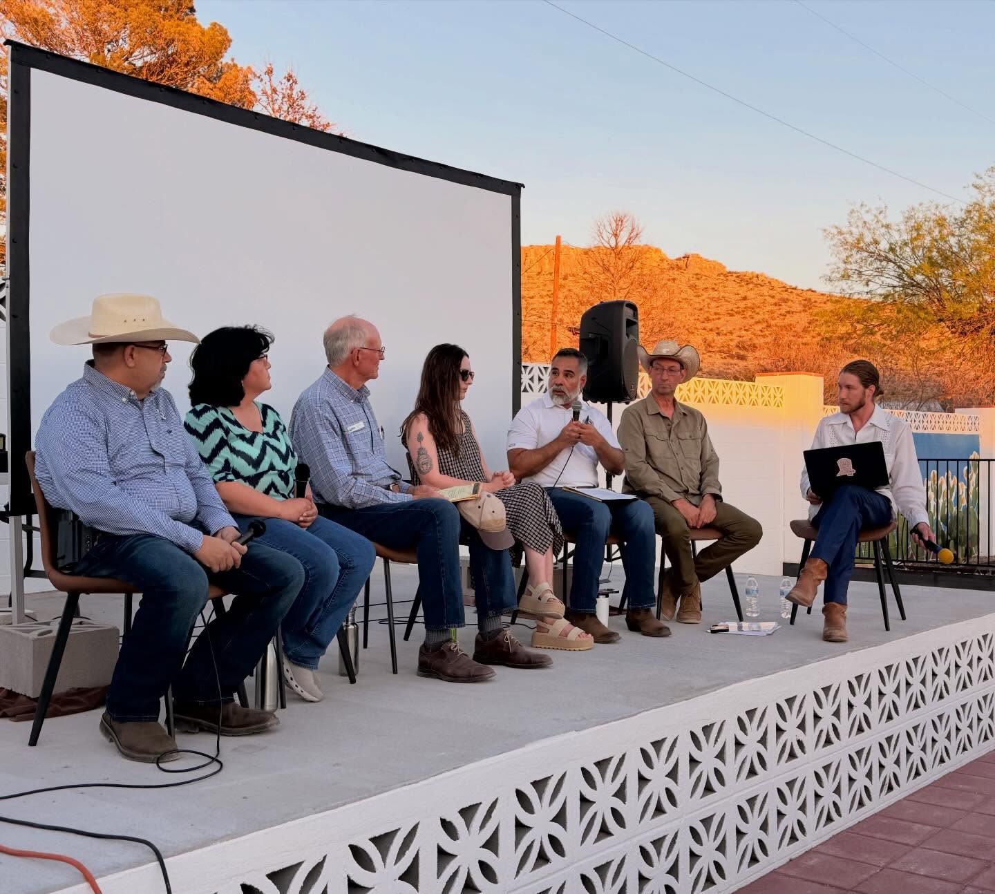 It was a privilege to be in Sanderson last night for the Terrell County Border Forum — an informational conversation discussing the impacts of a border wall across our Big Bend and West Texas regions.
Huge thanks to Sara Ryza and @desertairmotel for organizing and hosting this event, and to Reagan Stone for moderating discussion.
This is not a partisan issue, this is about preserving our pristine landscape. We must continue standing up and speaking out. No al muro.