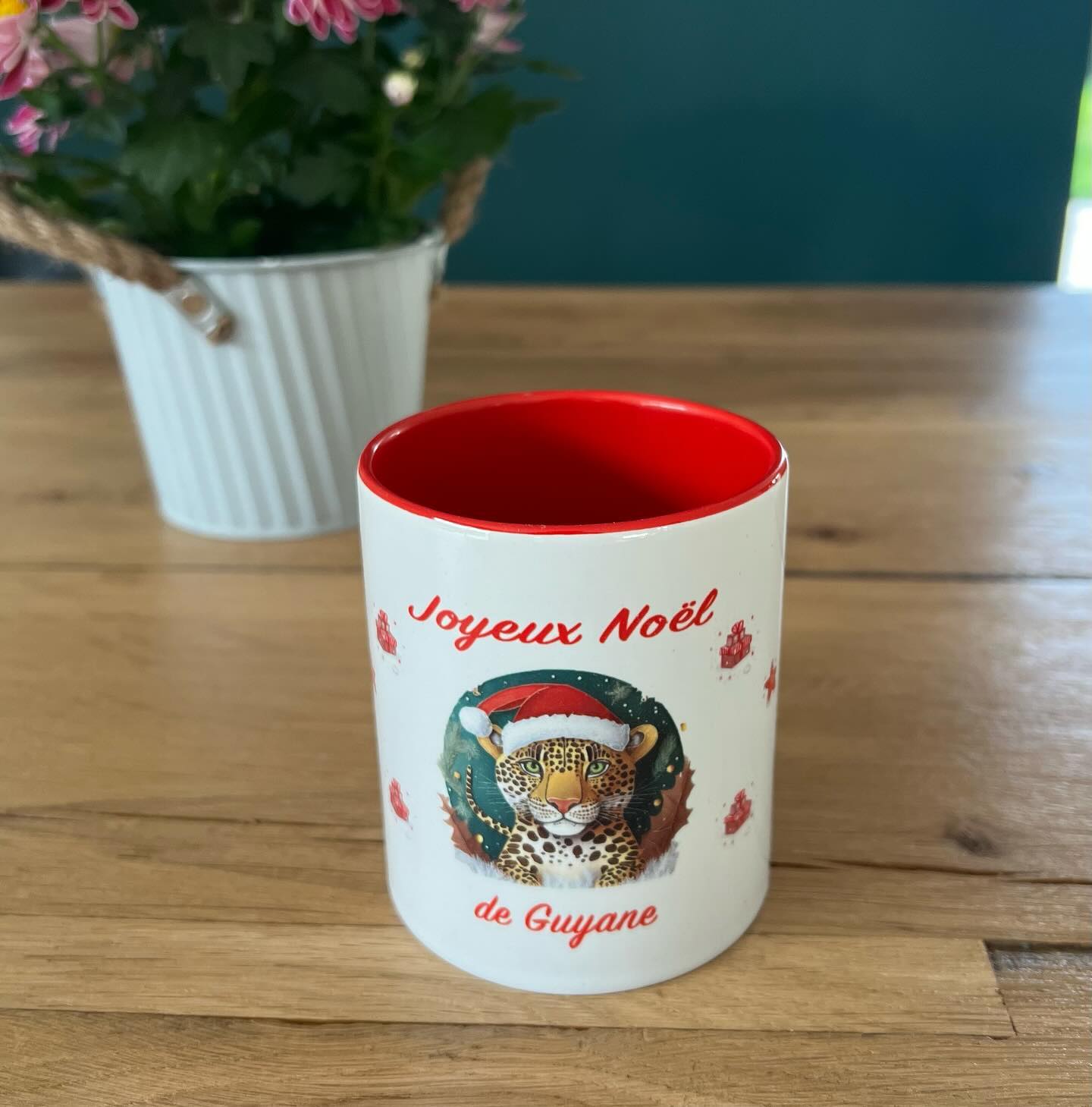 N'attendez plus et commandez dès maintenant notre mug au dessin animaux de Guyane joyeux Noël ! Profitez de la saison des fêtes avec style et douceur. 🎁🎅🦥🎄
.
.
Venez découvrir le reste de la gamme sur le site www.labelguyaneshop.com
.
.
#guyane #guyanefrancaise #tasse #mug #voyage
#produitsartisanaux #artisanat #drapeauguyane #entrepriselocale #yana #cadeau #cayenne #labelguyane #kourou #labelguyane #labelguyaneshop