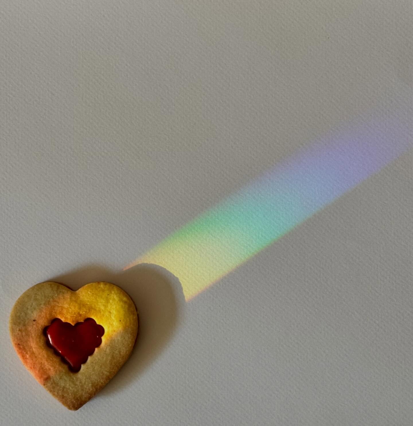 Pop-up alert ‼️ Come and join us at the fab @communityws 🍷 this Saturday 5/11 to celebrate your mum or just for some cookies 😊 with a special nut free TonTon !!! Sablé with Apple Caramel ♥️🌟♥️ Pop-up 5/11 from 12–4 until sold out at @communityws 140 10th Ave in Chelsea 🍾 #bakestagram #bakedgoods #bakedfromscratch #montontonpecan #bakedjoy #fromfashiontobaking