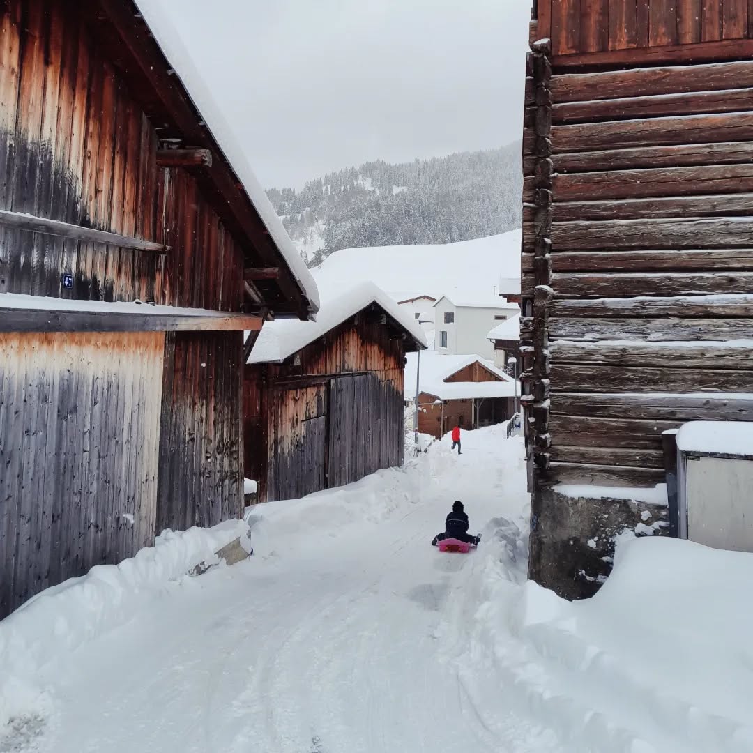 Die Wintersaison in Stierva hat begonnen! 🤩
#uts #stierva #winter #schnee #bergdorf