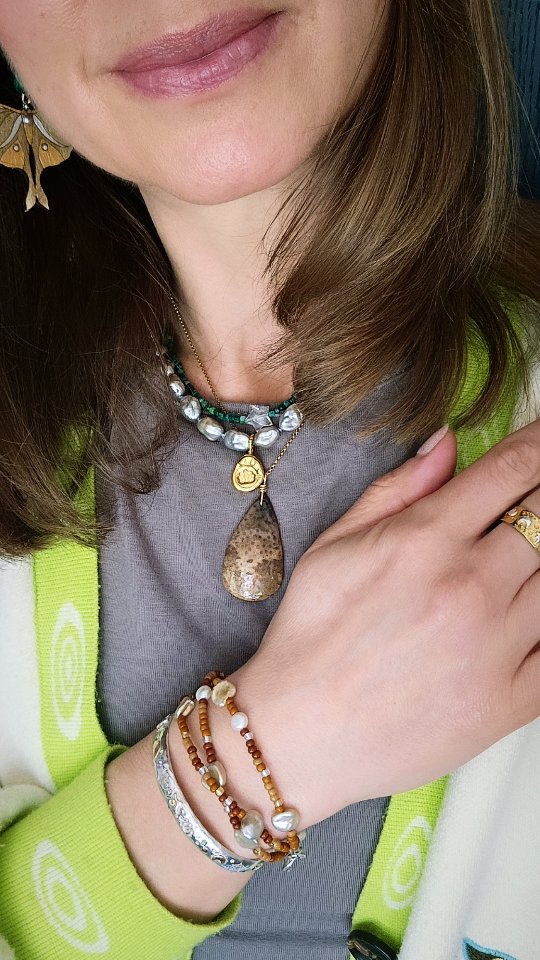 š Get ready with me, jewellery edition.
āØļø This morning's choices...
#grwm #handcraftedjewelry #worcestersmallbusiness
#crystaljewelry