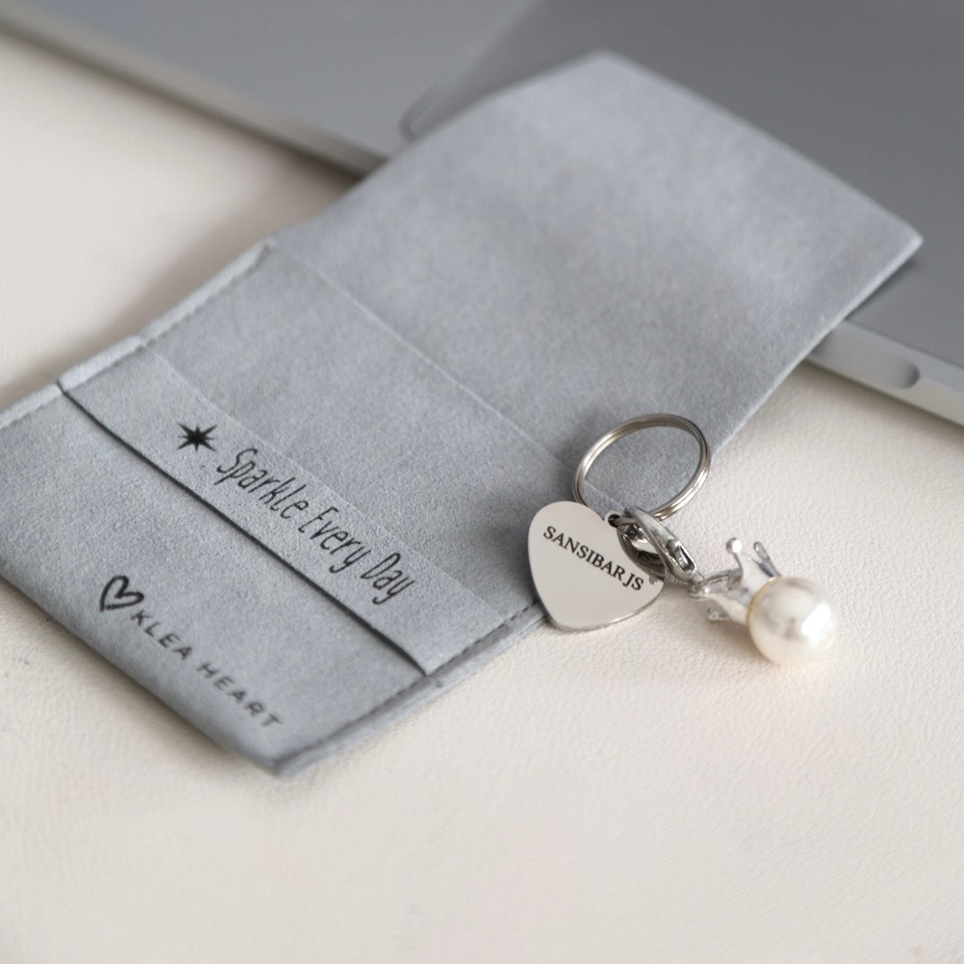 Creating your orders ✨ Each piece is personalized just for you 🖤
Make it yours. Make it special.
Only at KLEA Heart 💌
.
#personalizedjewelry #customjewelry #madeforyou #giftideas #handmadejewelry smallbusinesslove shopsmall customgift jewelrylover personalizedgift aestheticbrand minimaljewelry giftforher etsyshop supportsmallbusiness