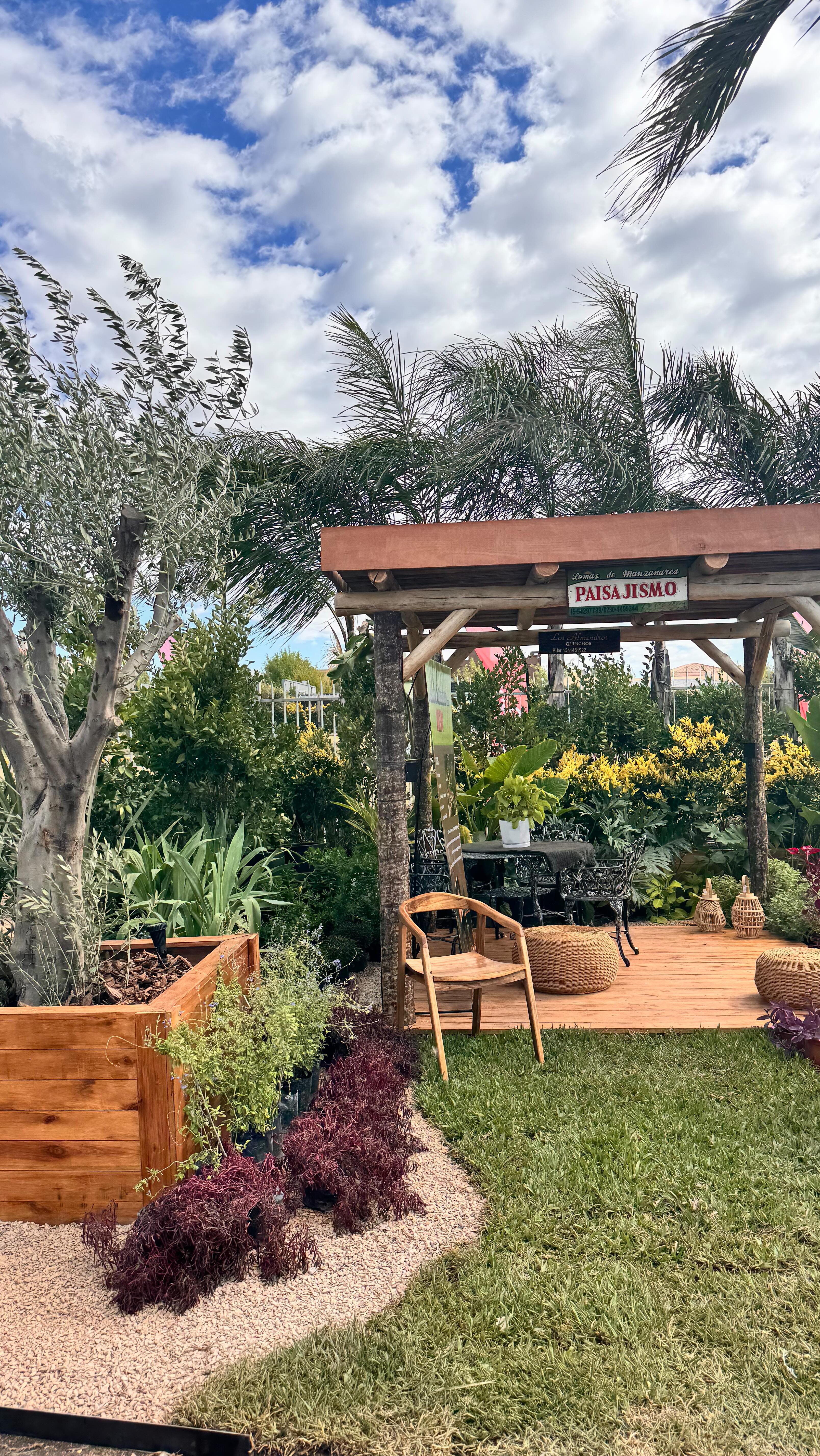 Una vuelta por Estilo Pilar en Cardinal Shopping que ya abrió sus puertas al público.
Se trata de la edición aniversario número 20, bajo el concepto Boutique, una idea curatorial que propone volver a la esencia de las exposiciones de diseño: espacios cuidados, coherentes y cercanos, con foco en propuestas reales y habitables con mucho arte para recorrer.
Abierto desde el 18 de marzo al 4 de abril en Cardinal Shopping - Domingo Prat 3426, Pilar del Este. @estilopilar @estiloart.adp @quasarcomunicacion @laila.huber @javieriturrioz @juanfernandezarte @esenciathiada #arteargentino #estilopilar #exposición #arteydiseño #diseñoyarquitectura Una vuelta por Estilo Pilar en Cardinal Shopping que ya abrió sus puertas al público.
Se trata de la edición aniversario número 20, bajo el concepto Boutique, una idea curatorial que propone volver a la esencia de las exposiciones de diseño: espacios cuidados, coherentes y cercanos, con foco en propuestas reales y habitables con mucho arte para recorrer.
Abierto desde el 18 de marzo al 4 de abril en Cardinal Shopping - Domingo Prat 3426, Pilar del Este. @estilopilar @estiloart.adp @quasarcomunicacion @laila.huber @javieriturrioz @juanfernandezarte @esenciathiada #arteargentino #estilopilar #exposición #arteydiseño #diseñoyarquitectura